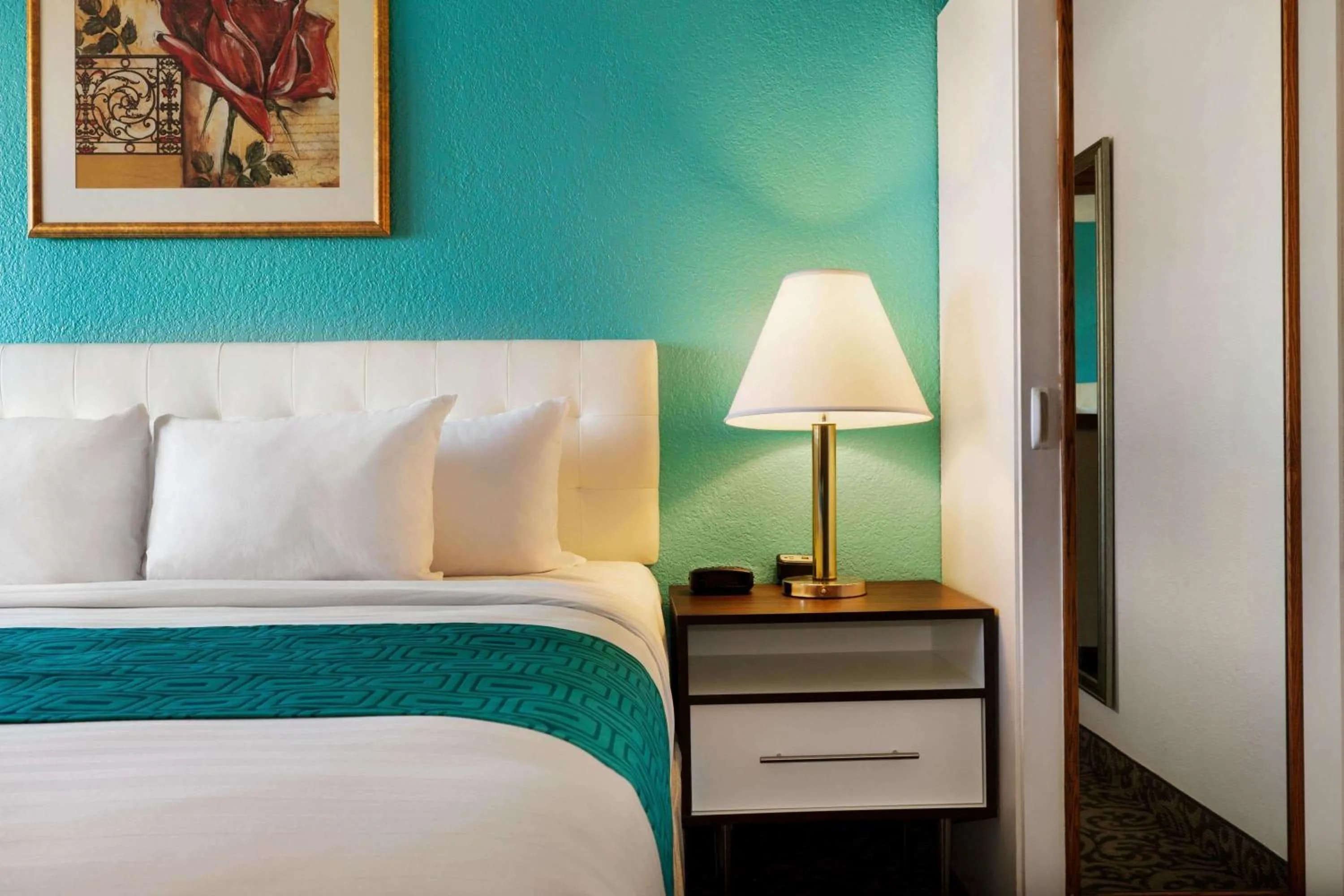 Photo of the whole room, Bed in Howard Johnson by Wyndham Billings