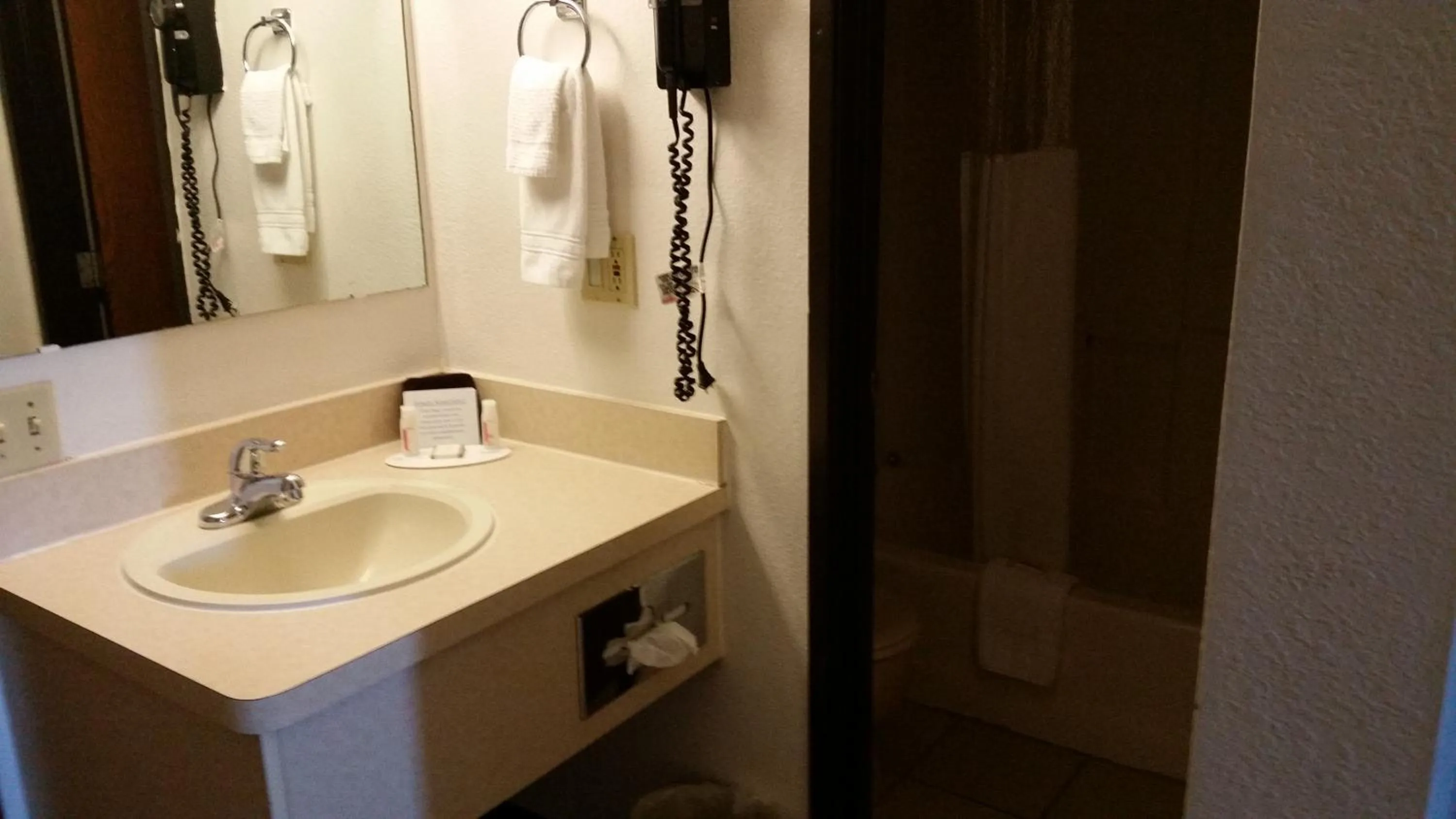 Bathroom in Howard Johnson by Wyndham Billings