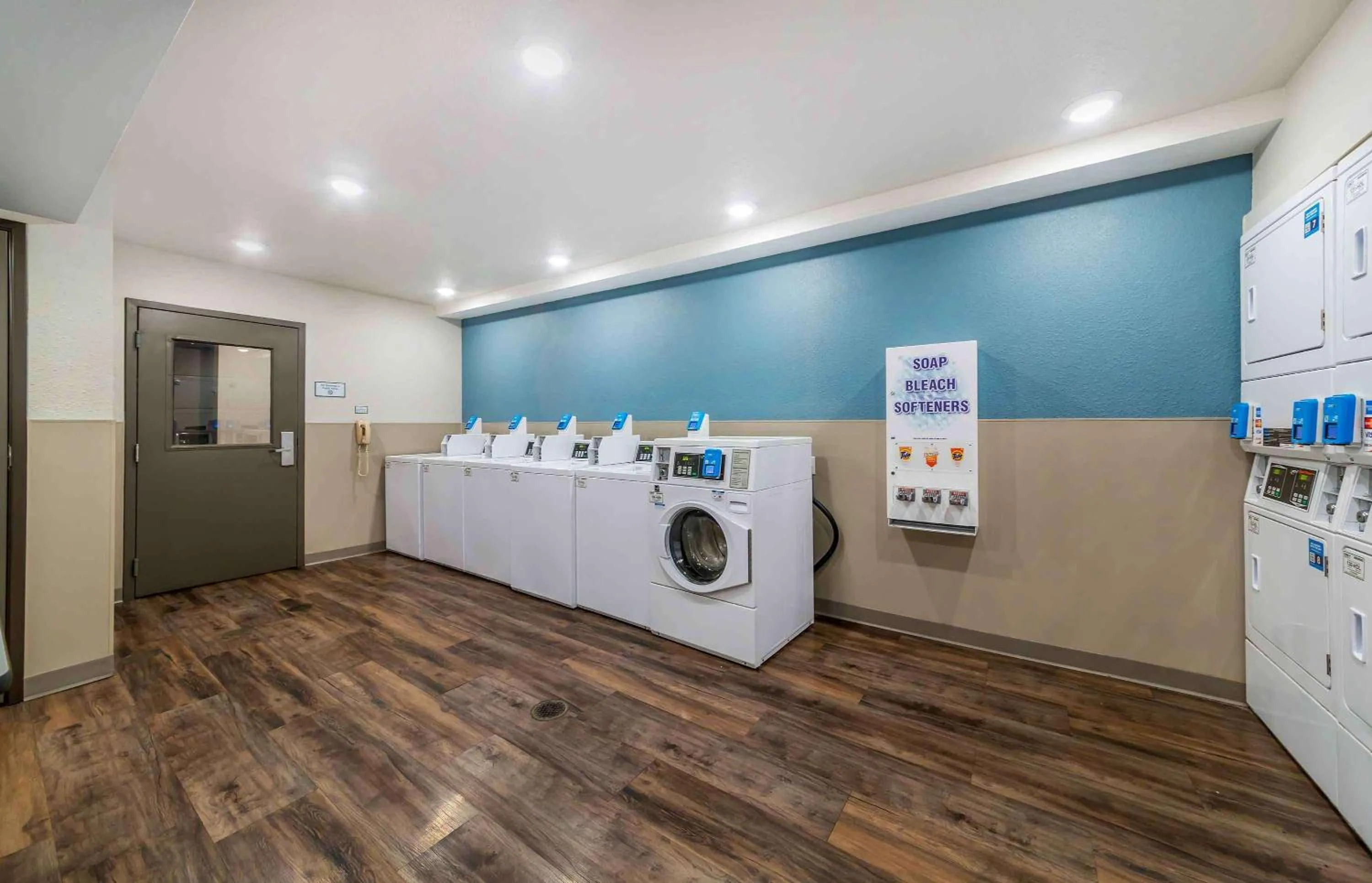 Property building in Extended Stay America Select Suites - Deerfield Beach