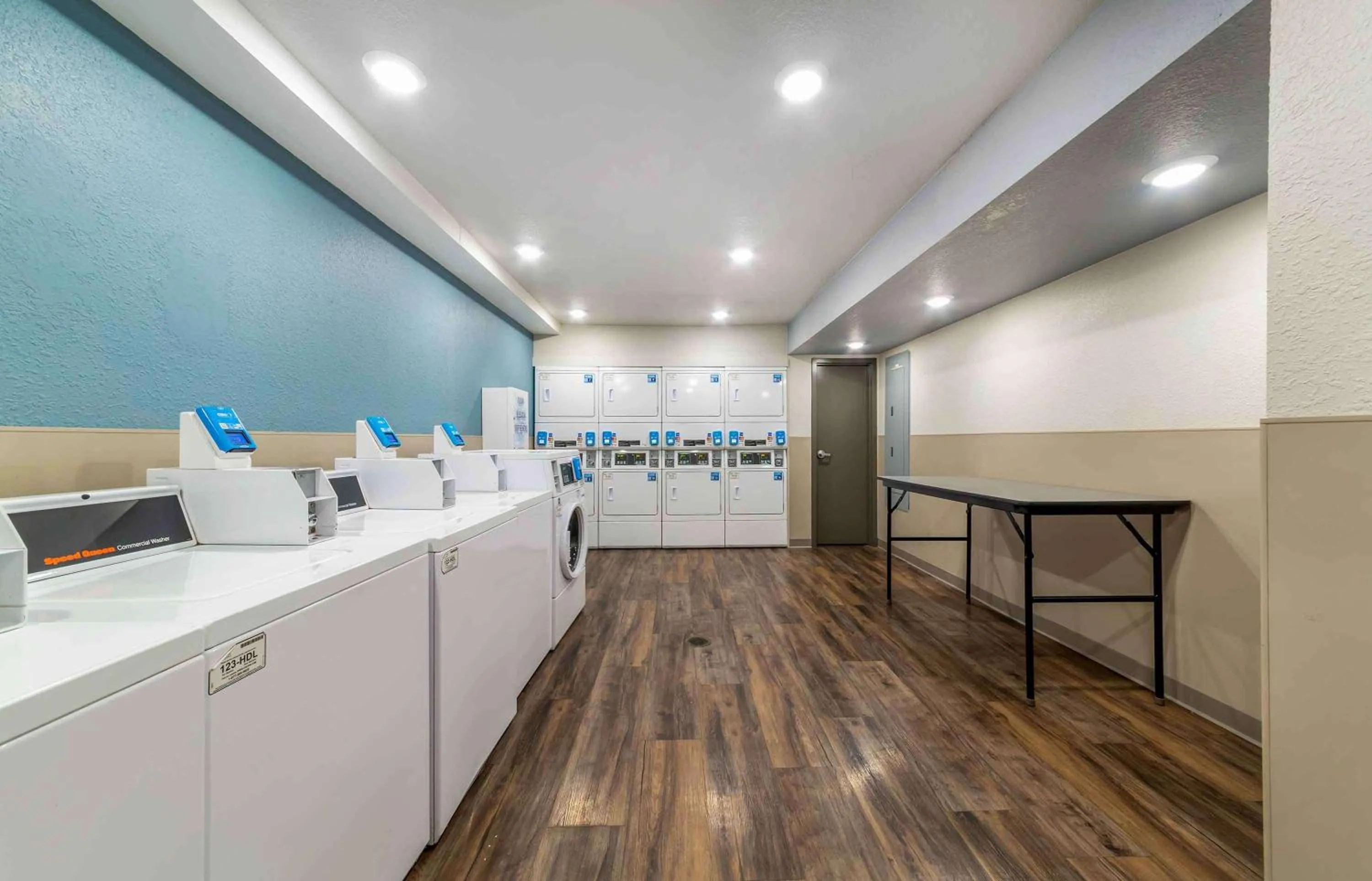 Property building in Extended Stay America Select Suites - Deerfield Beach