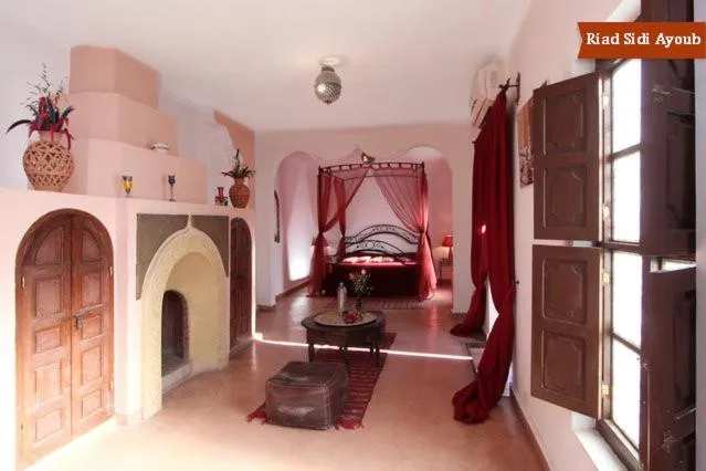 Bed in Riad Sidi Ayoub