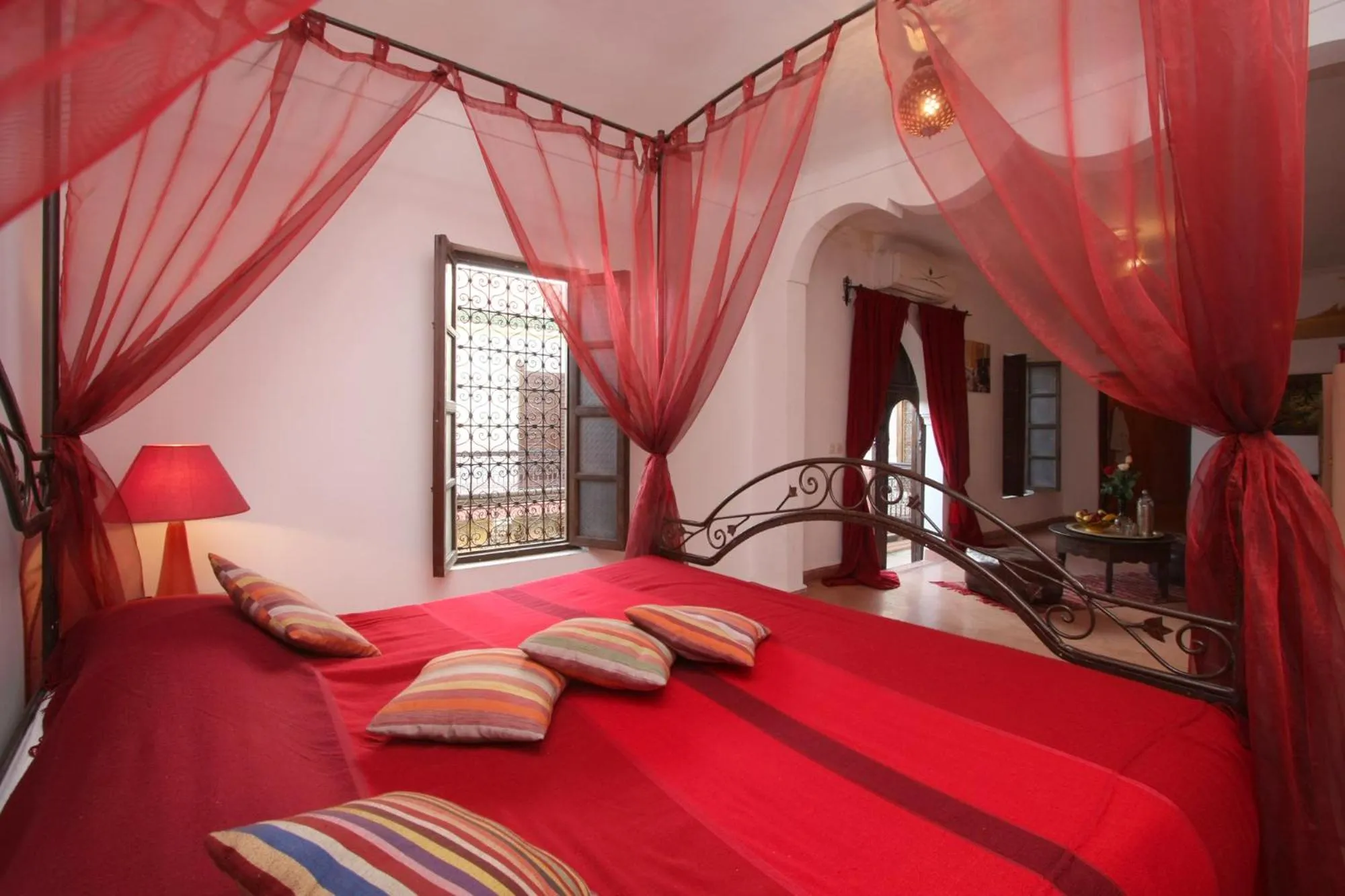 Bed in Riad Sidi Ayoub