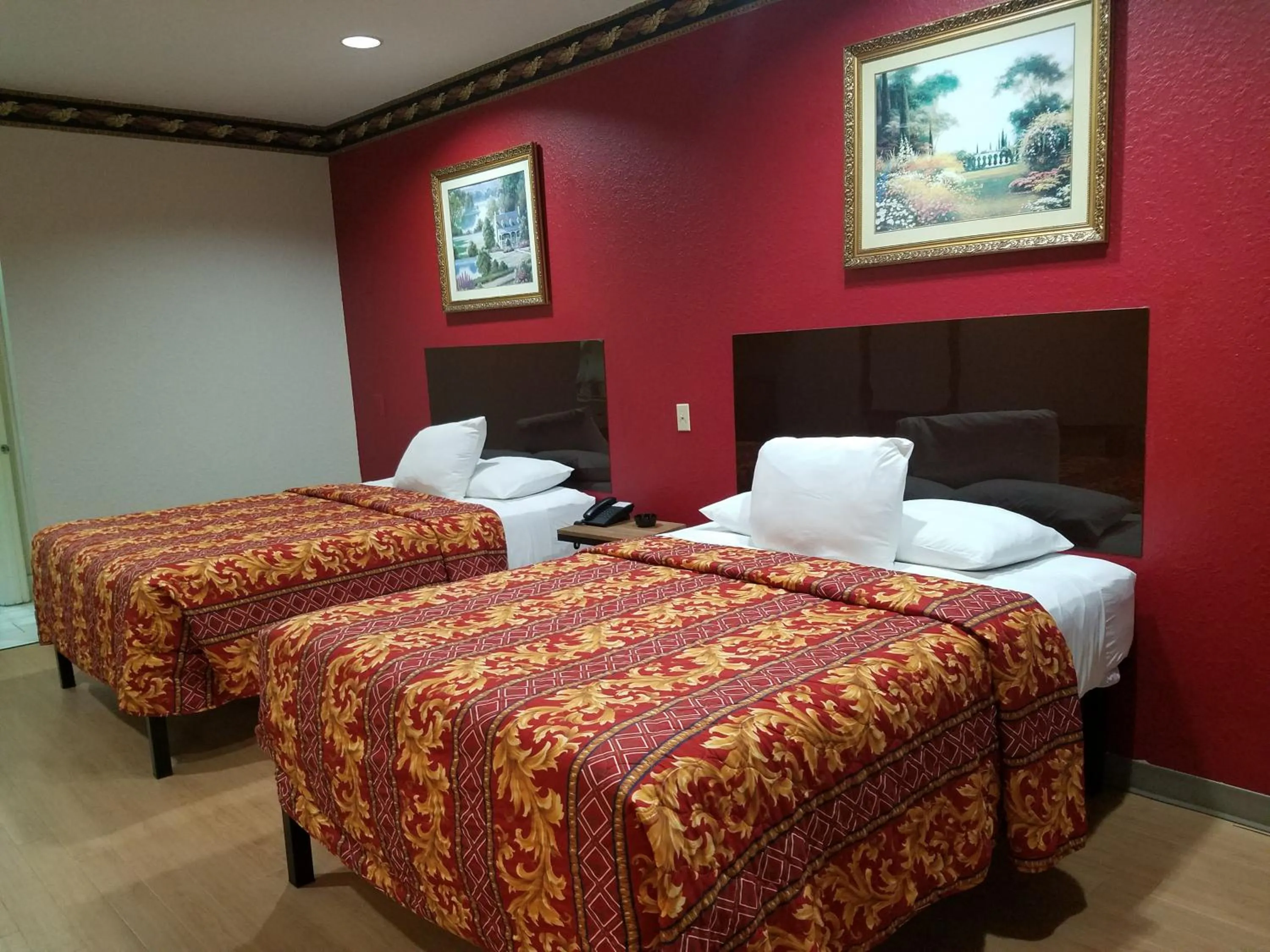 Bed in Scott Inn & Suites - Downtown Houston