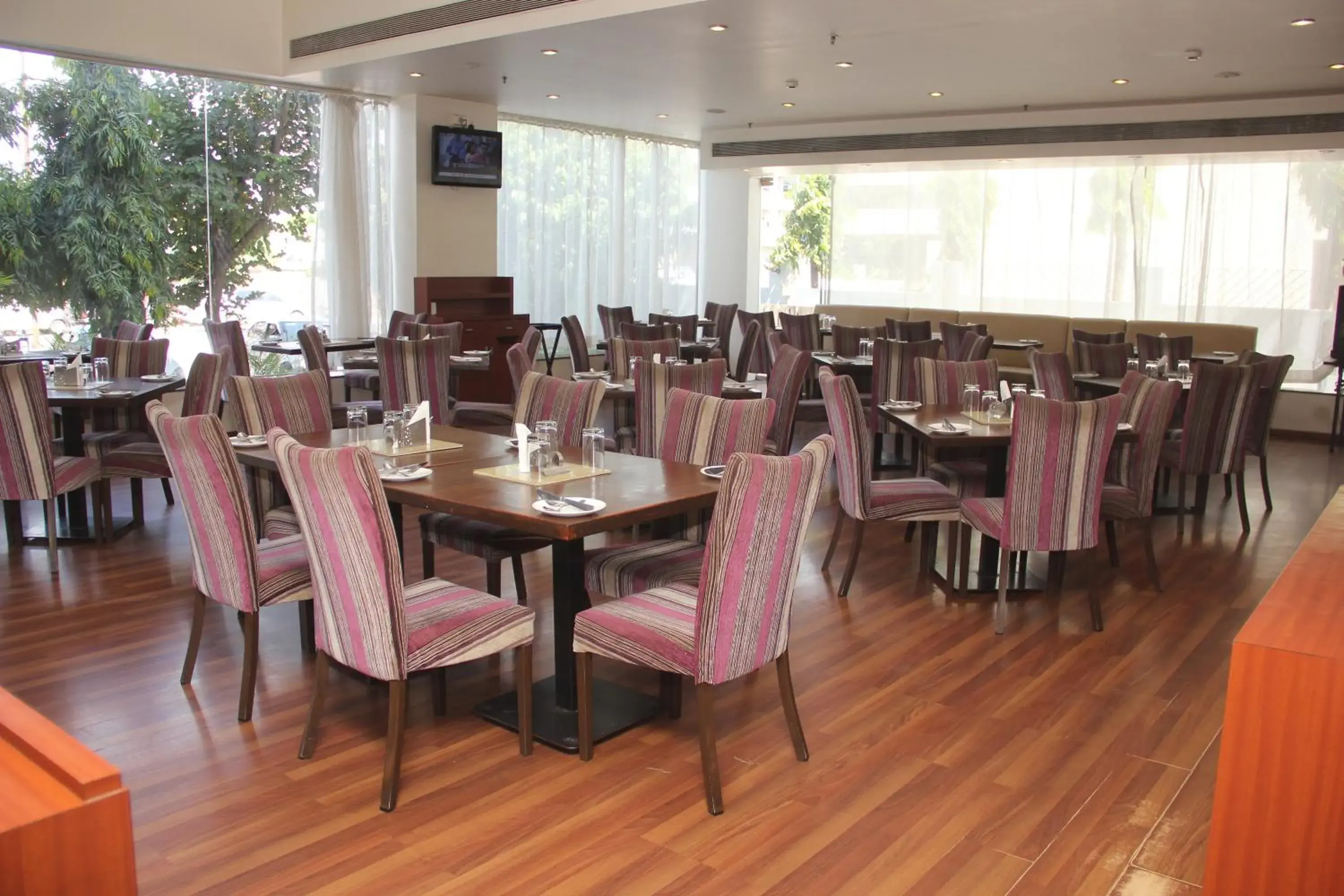 Restaurant/places to eat in The Aures (formerly known as Keys Select The Aures) Restaurant/places to eat in The Aures (formerly known as Keys Select The Aures)