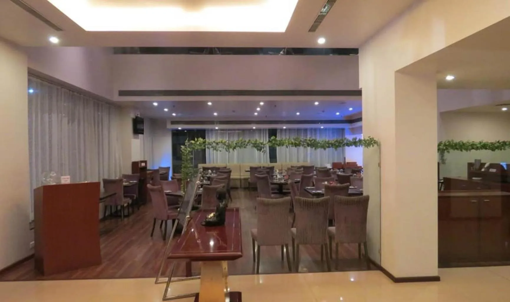 Food and drinks in The Aures (formerly known as Keys Select The Aures)