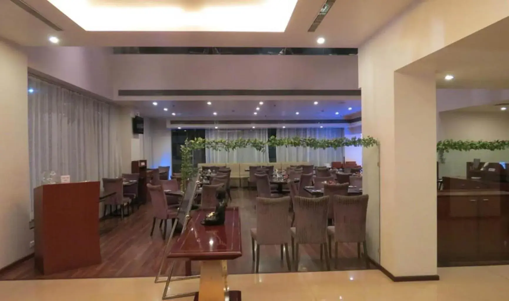 Food and drinks in The Aures (formerly known as Keys Select The Aures) Food and drinks in The Aures (formerly known as Keys Select The Aures)