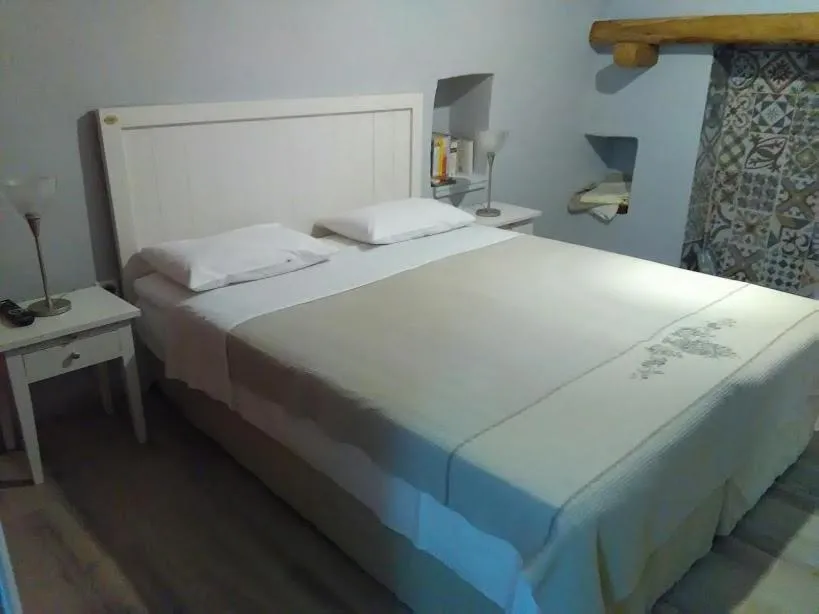 Bed in Avgonima Chios Spitakia Cottages