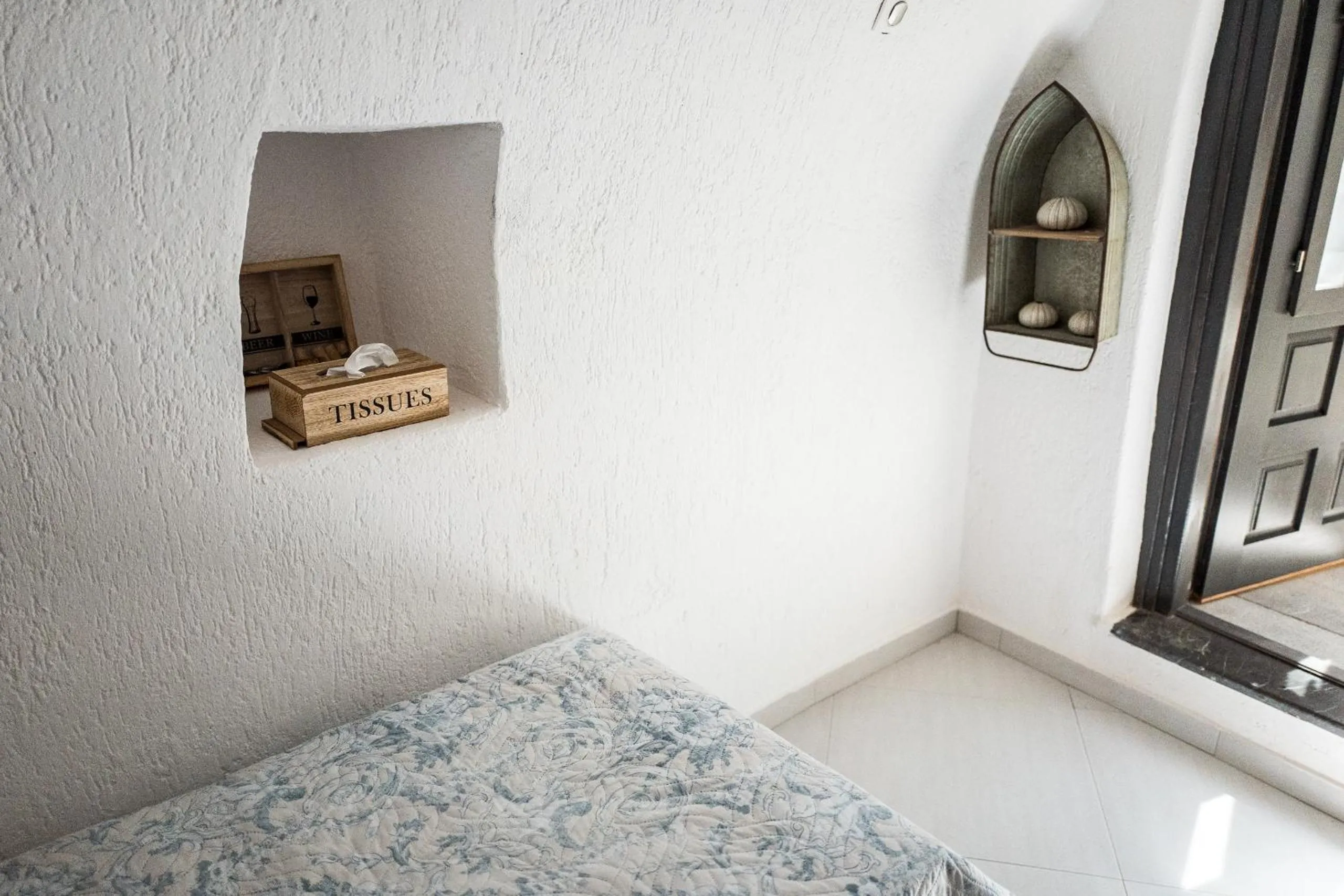 Photo of the whole room, Bed in Avgonima Chios Spitakia Cottages