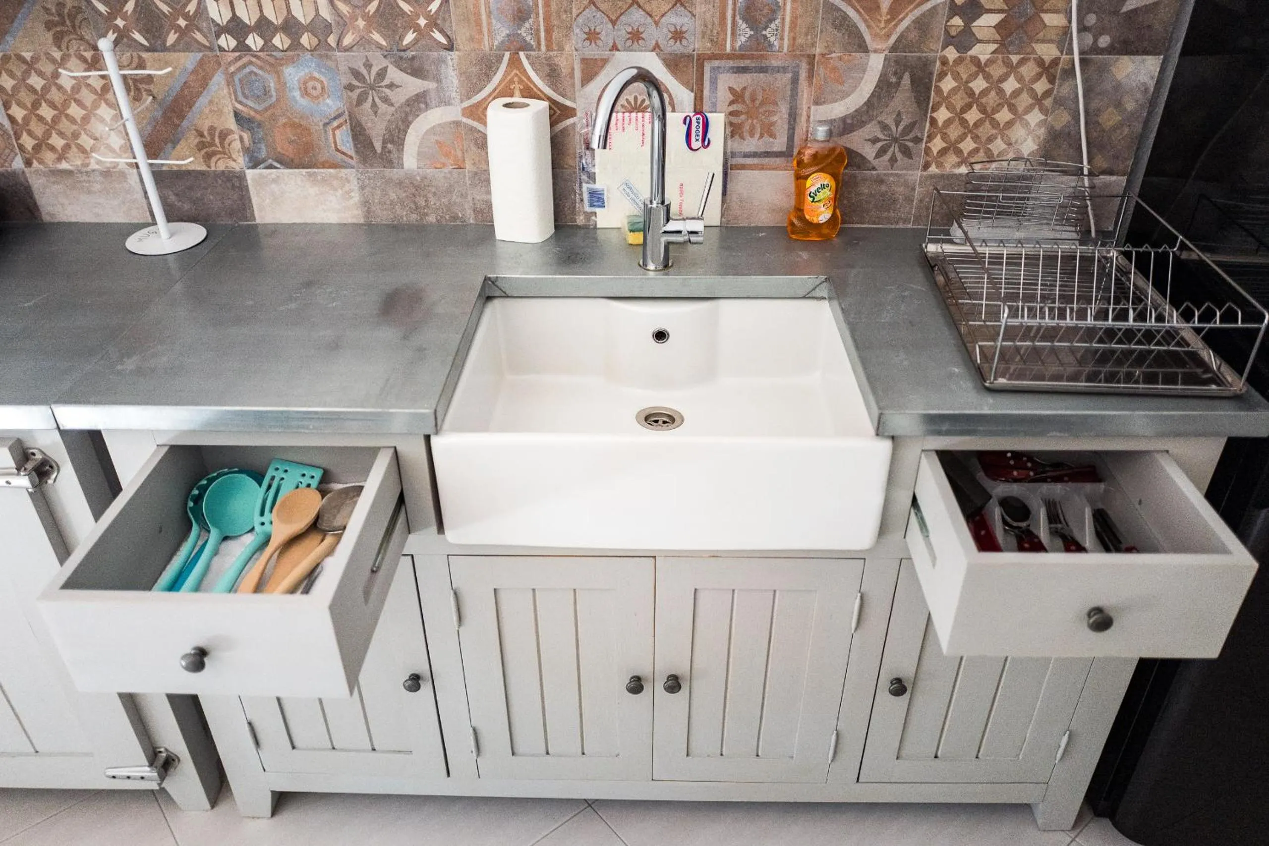 Kitchen or kitchenette in Avgonima Chios Spitakia Cottages