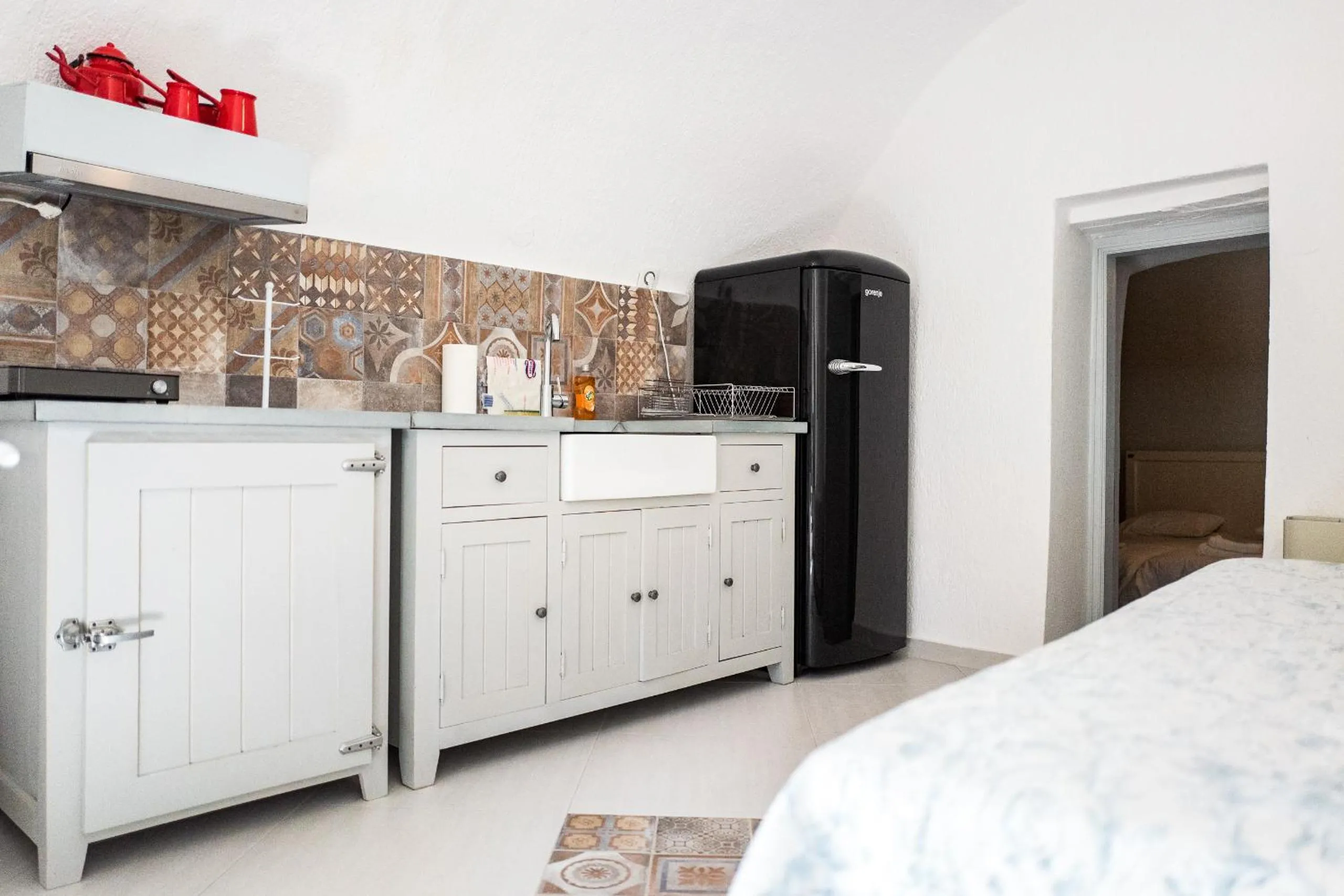 Kitchen or kitchenette, Bed in Avgonima Chios Spitakia Cottages