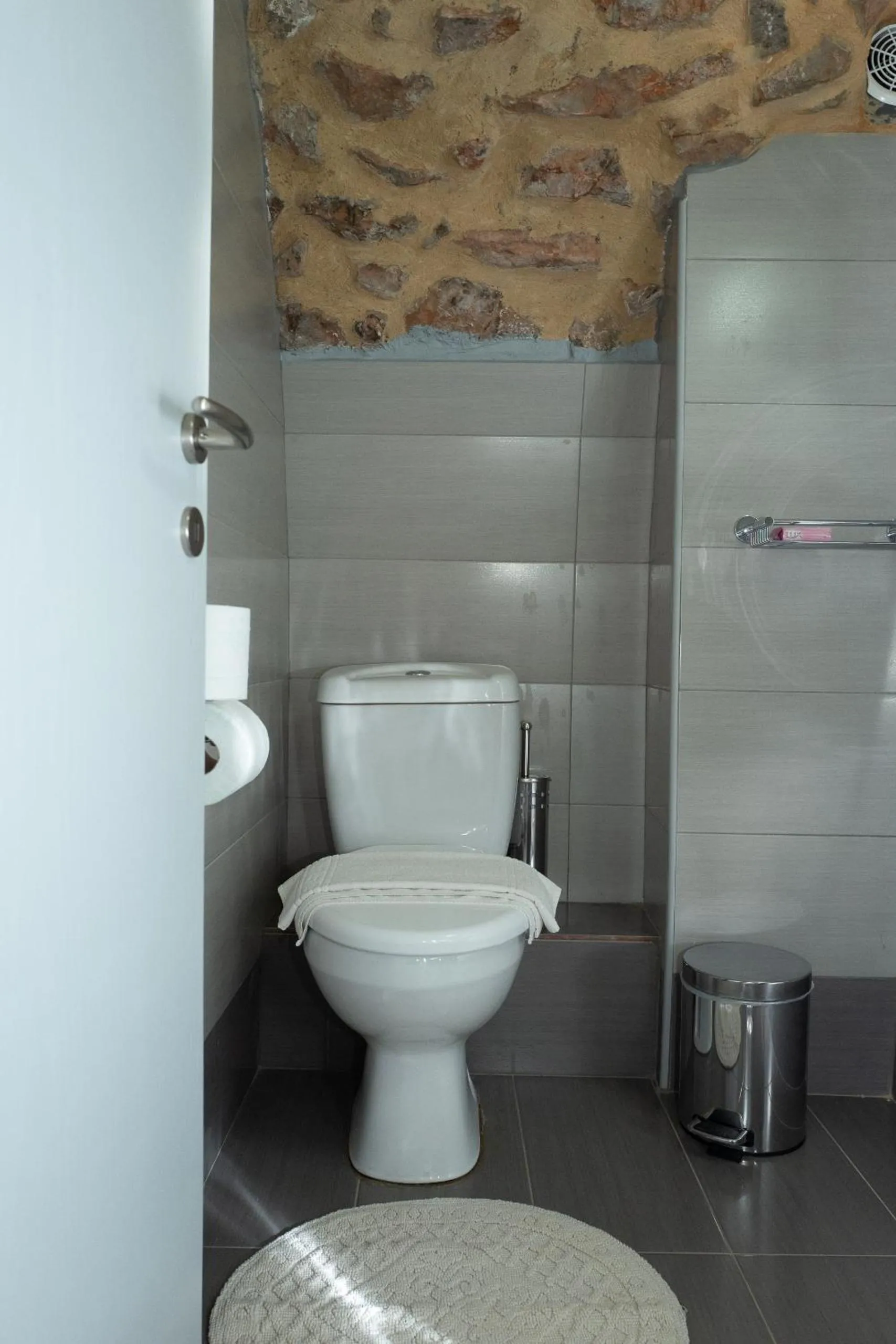 Toilet in Avgonima Chios Spitakia Cottages