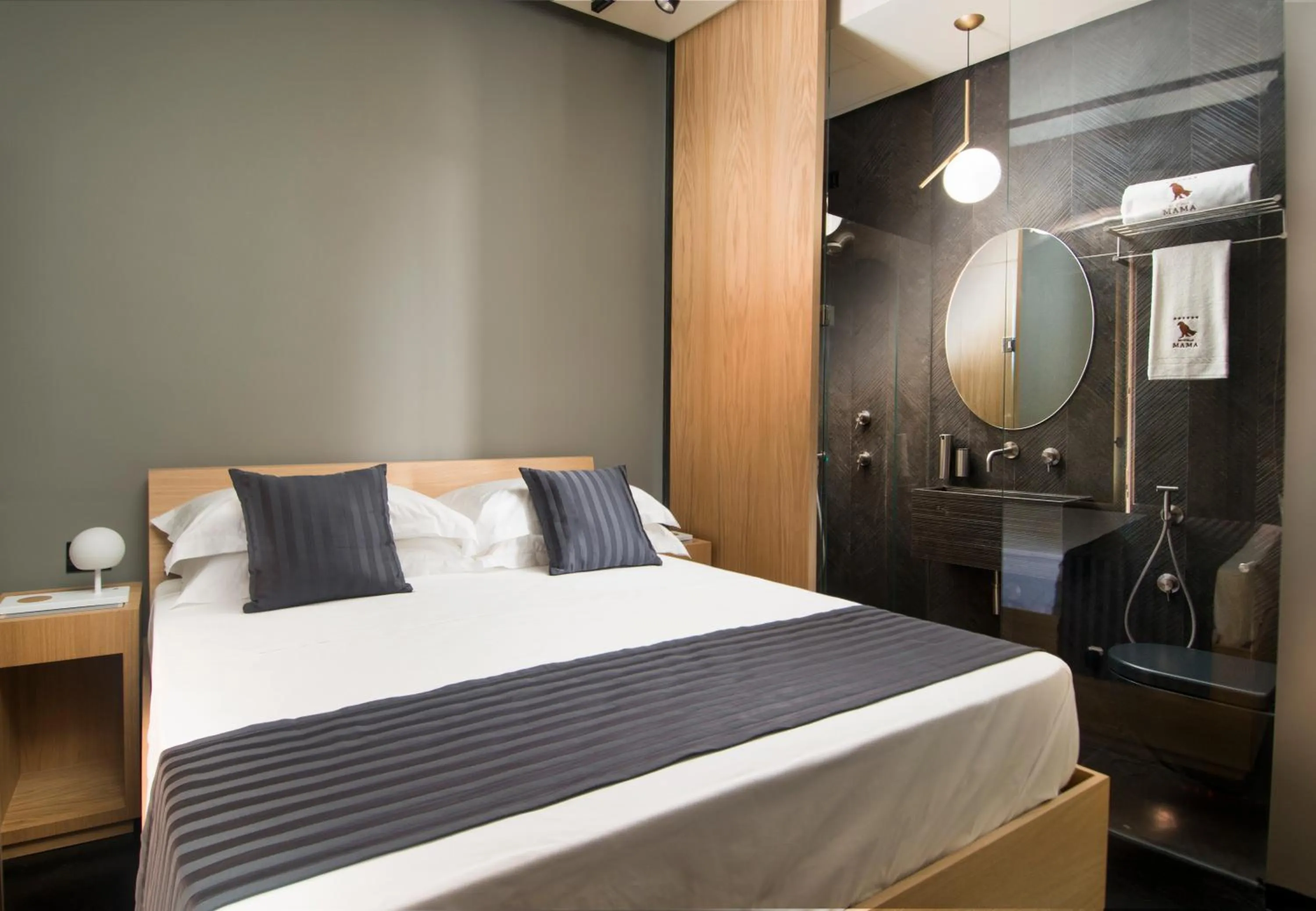 Bathroom, Bed in Sei Stelle Mama