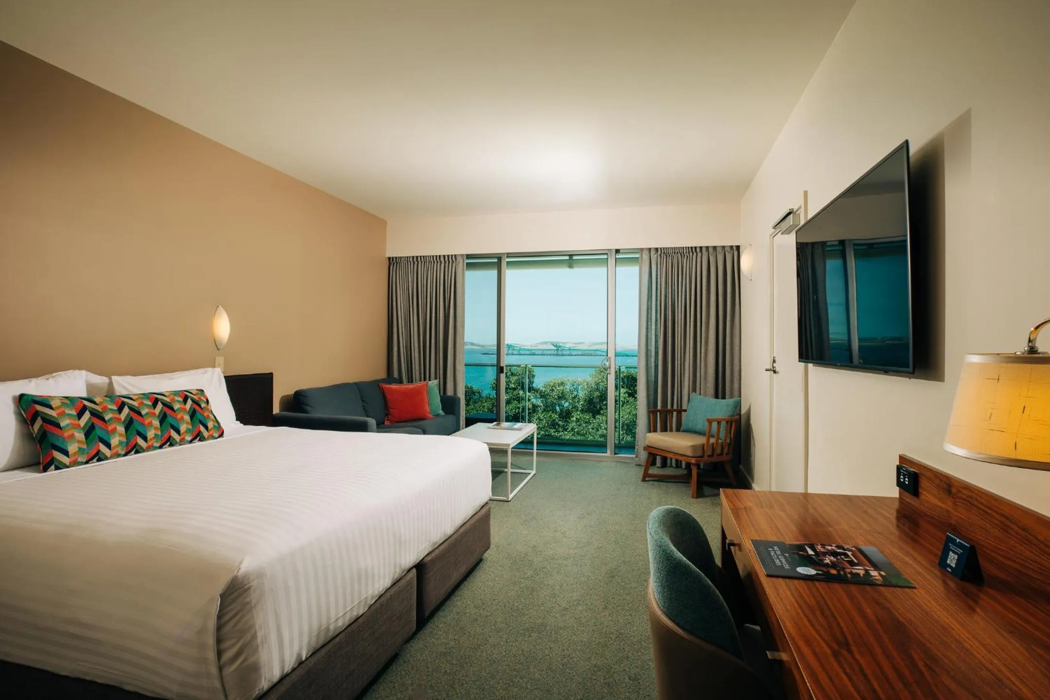 Photo of the whole room, Bed in Port Lincoln Hotel