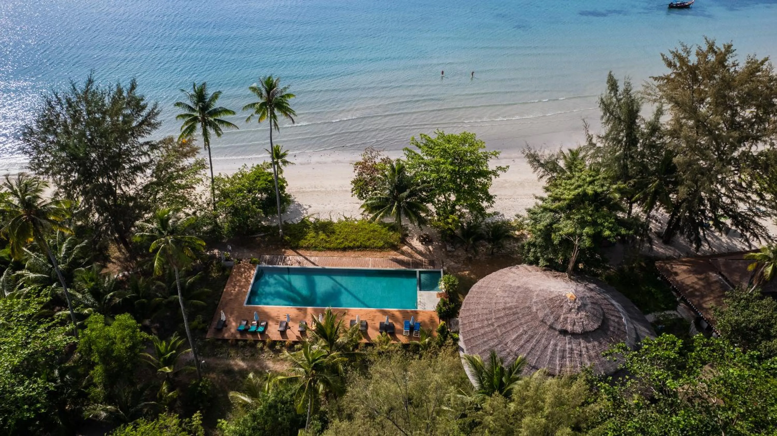 Swimming pool in Pawapi Beach Resort Koh Mook