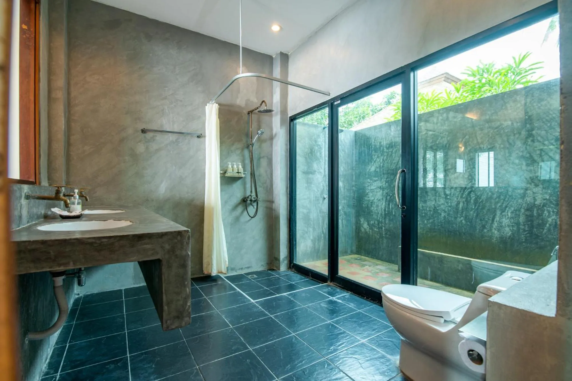 Shower in Pawapi Beach Resort Koh Mook