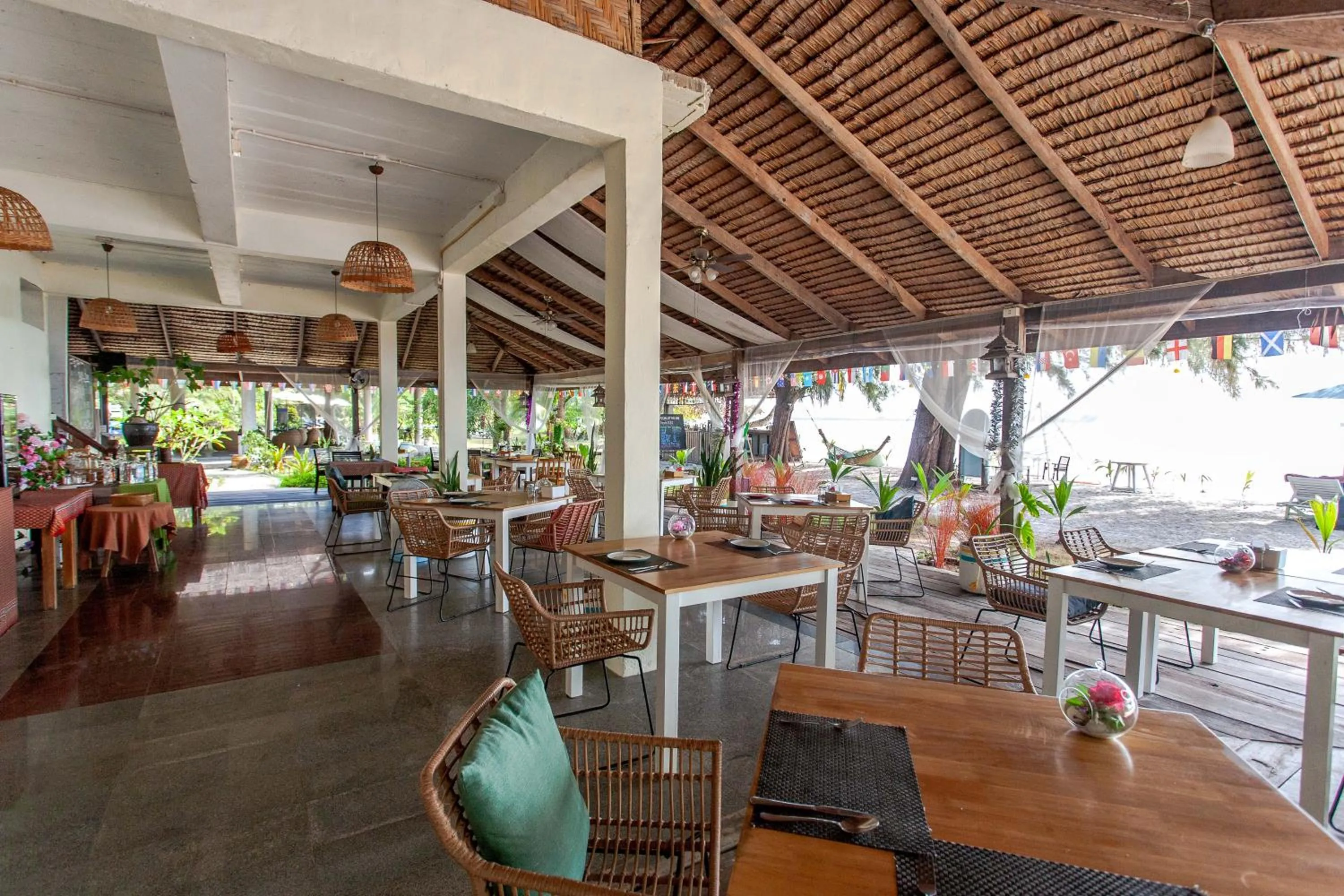 Restaurant/places to eat in Pawapi Beach Resort Koh Mook