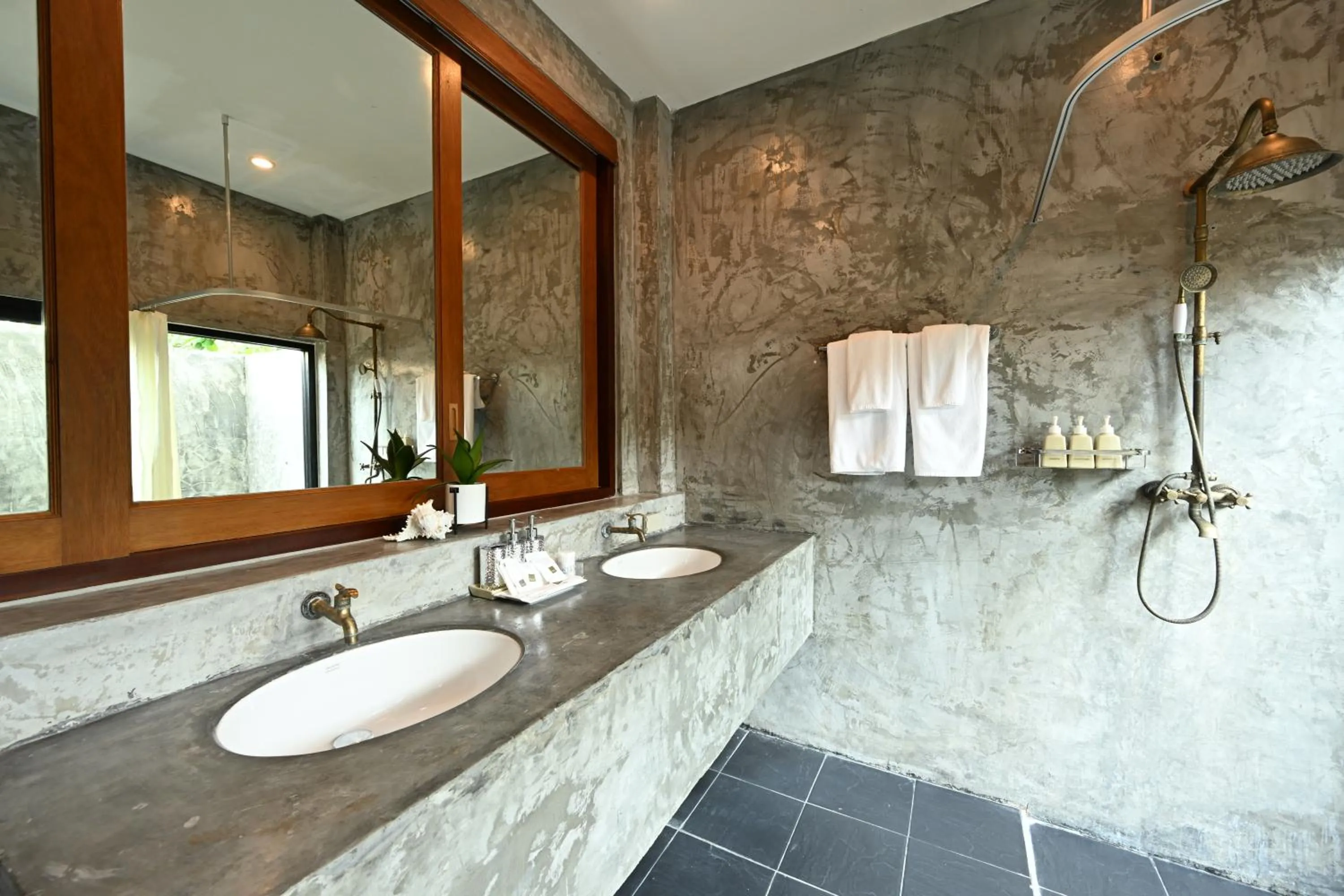 Bathroom in Pawapi Beach Resort Koh Mook