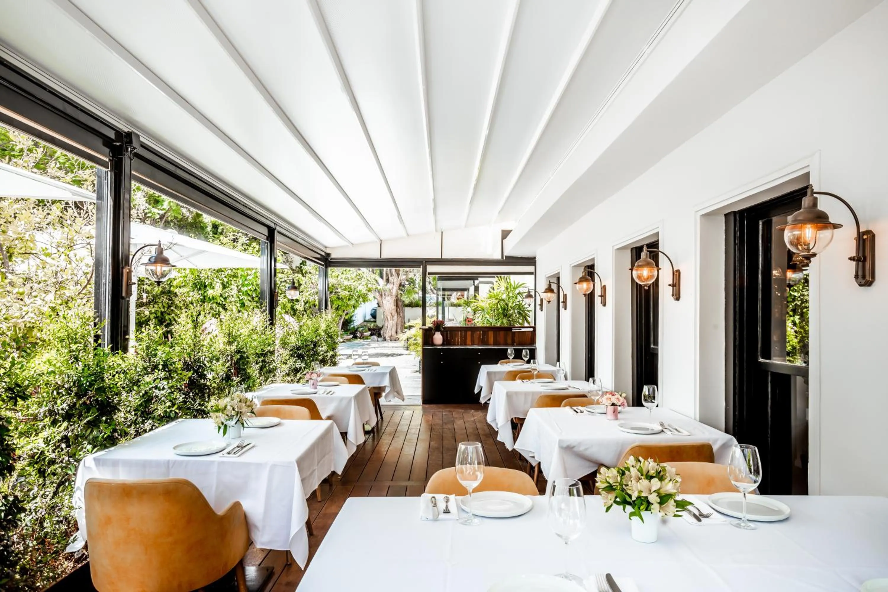 Restaurant/places to eat in Lear Sense Hotel