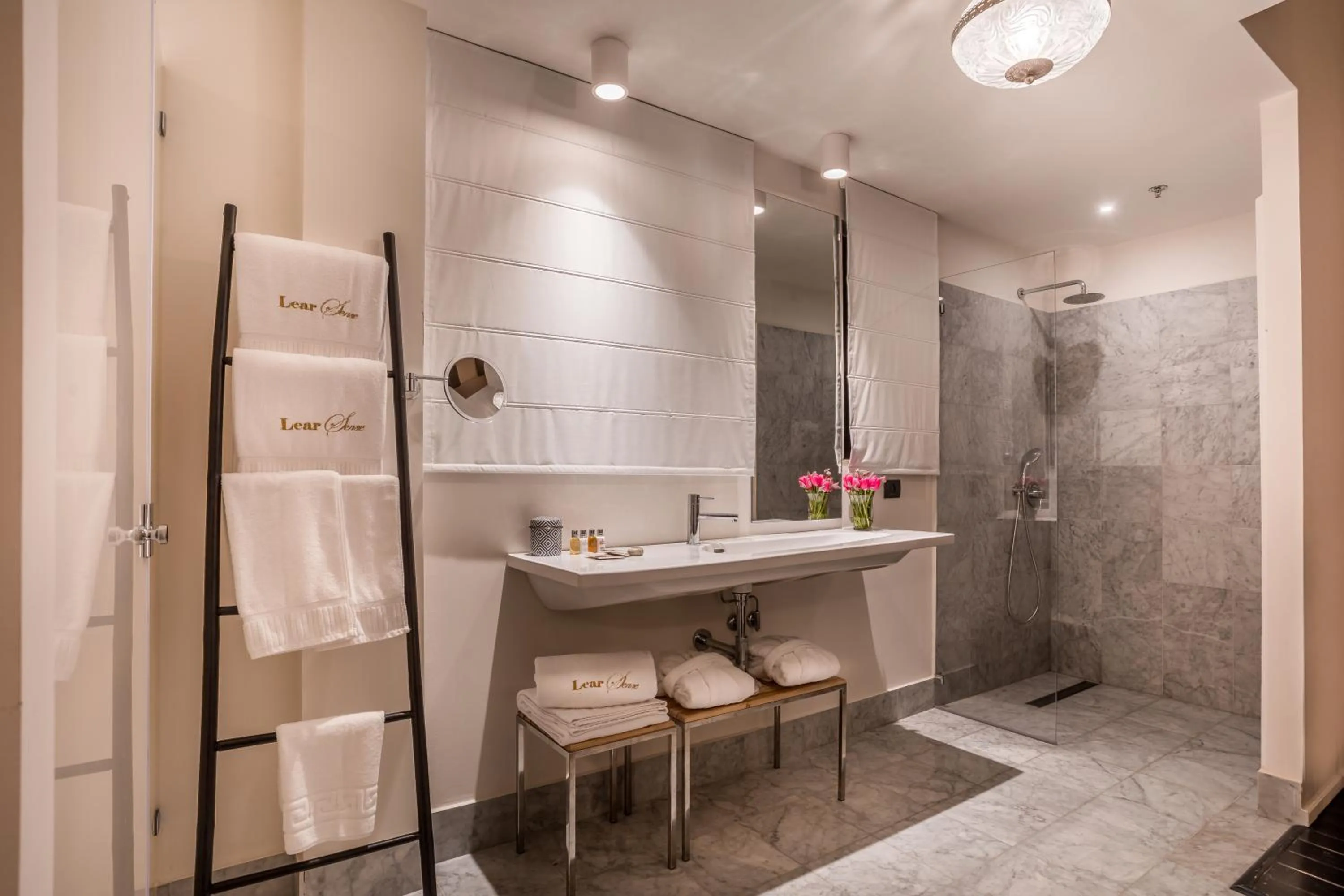 Bathroom in Lear Sense Hotel