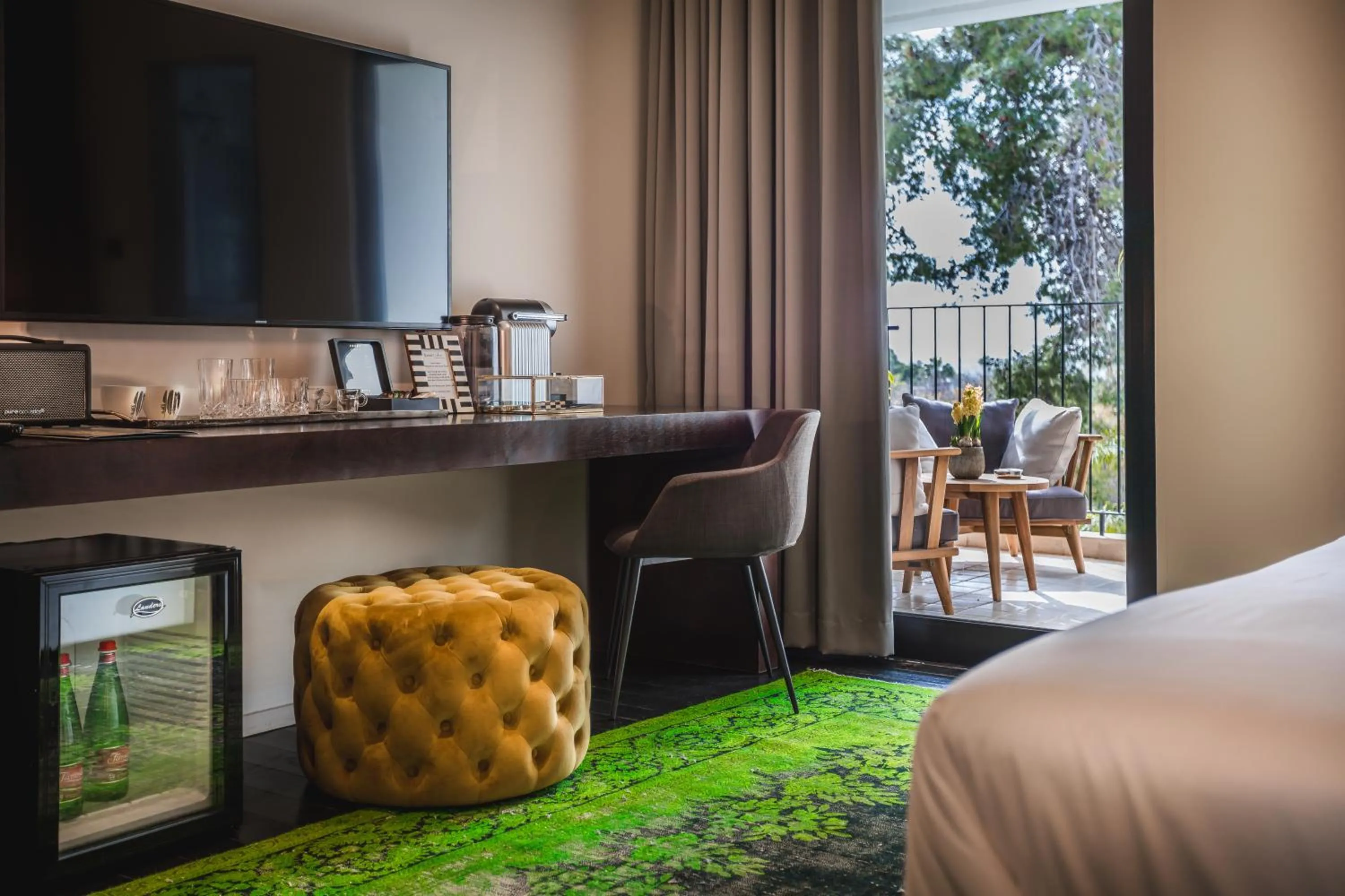 Seating area, Bed in Lear Sense Hotel