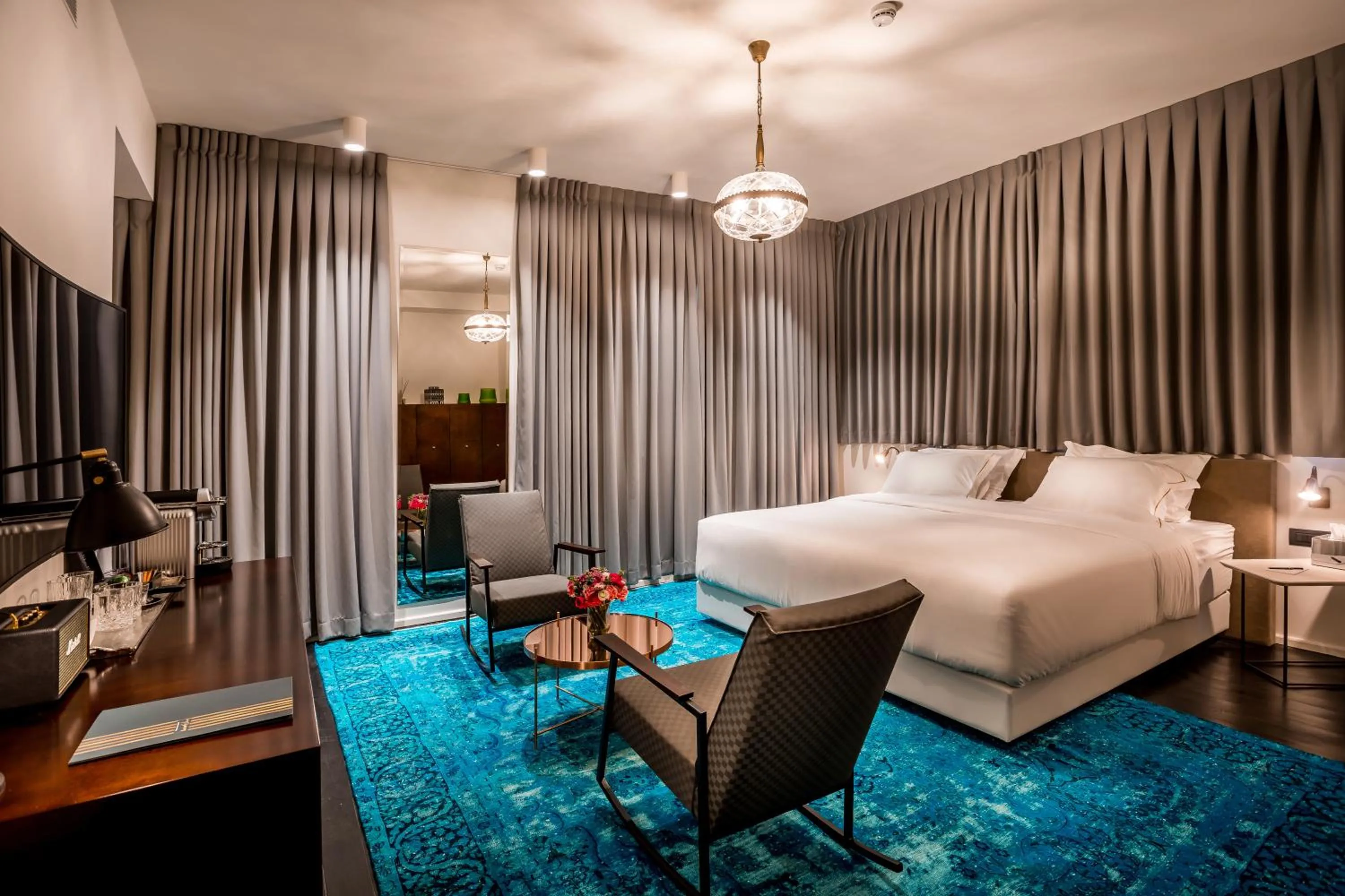 Photo of the whole room, Bed in Lear Sense Hotel