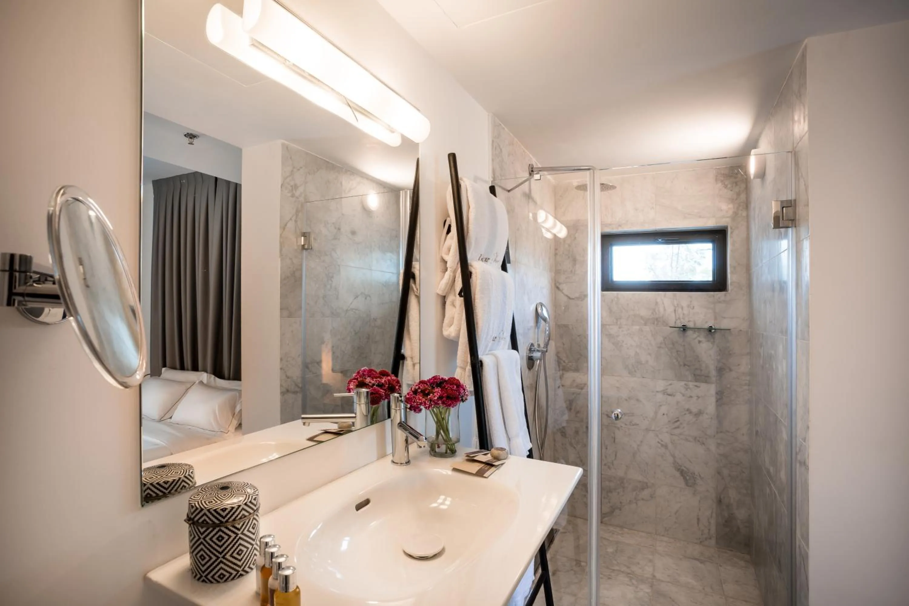 Bathroom in Lear Sense Hotel