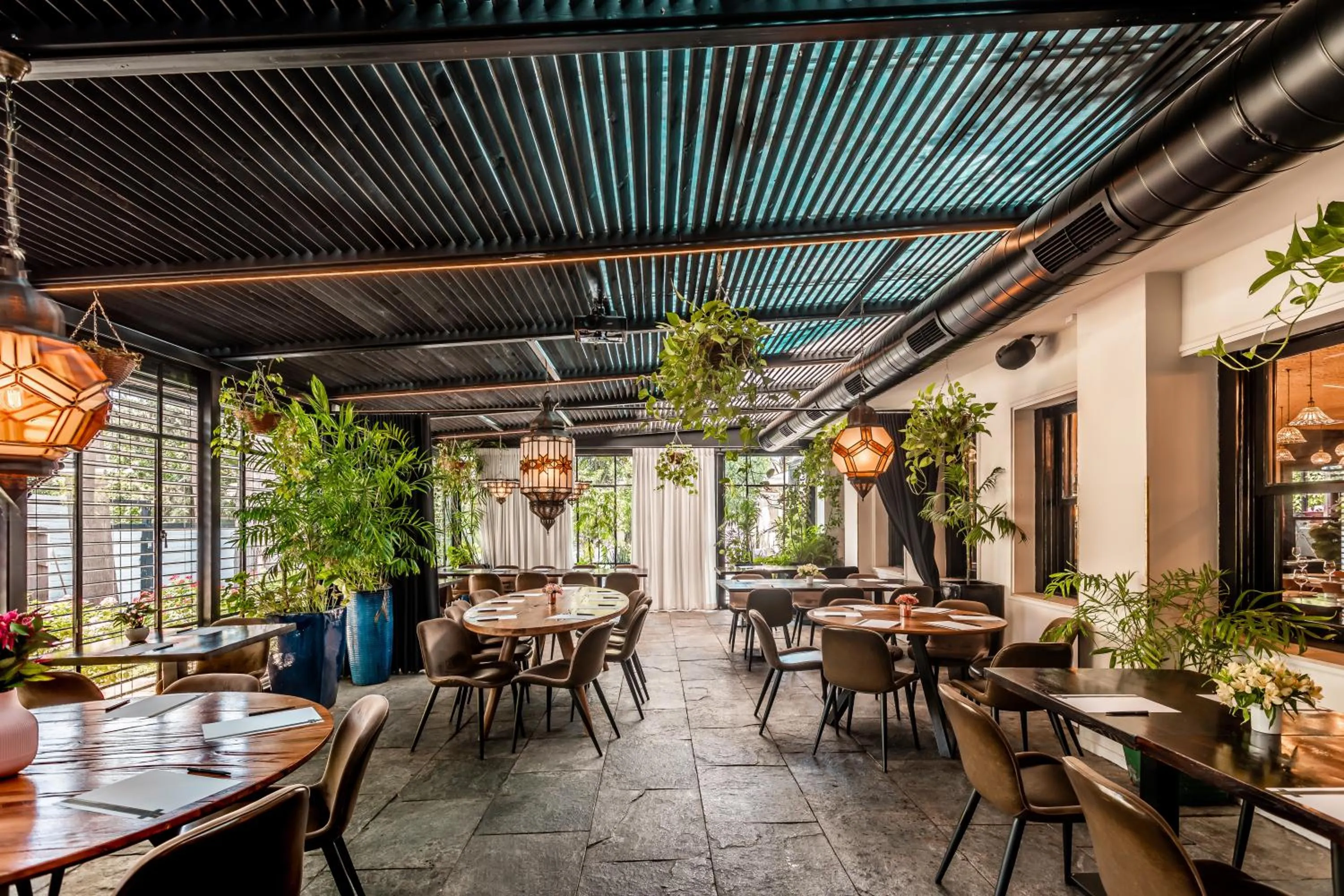 Restaurant/places to eat in Lear Sense Hotel