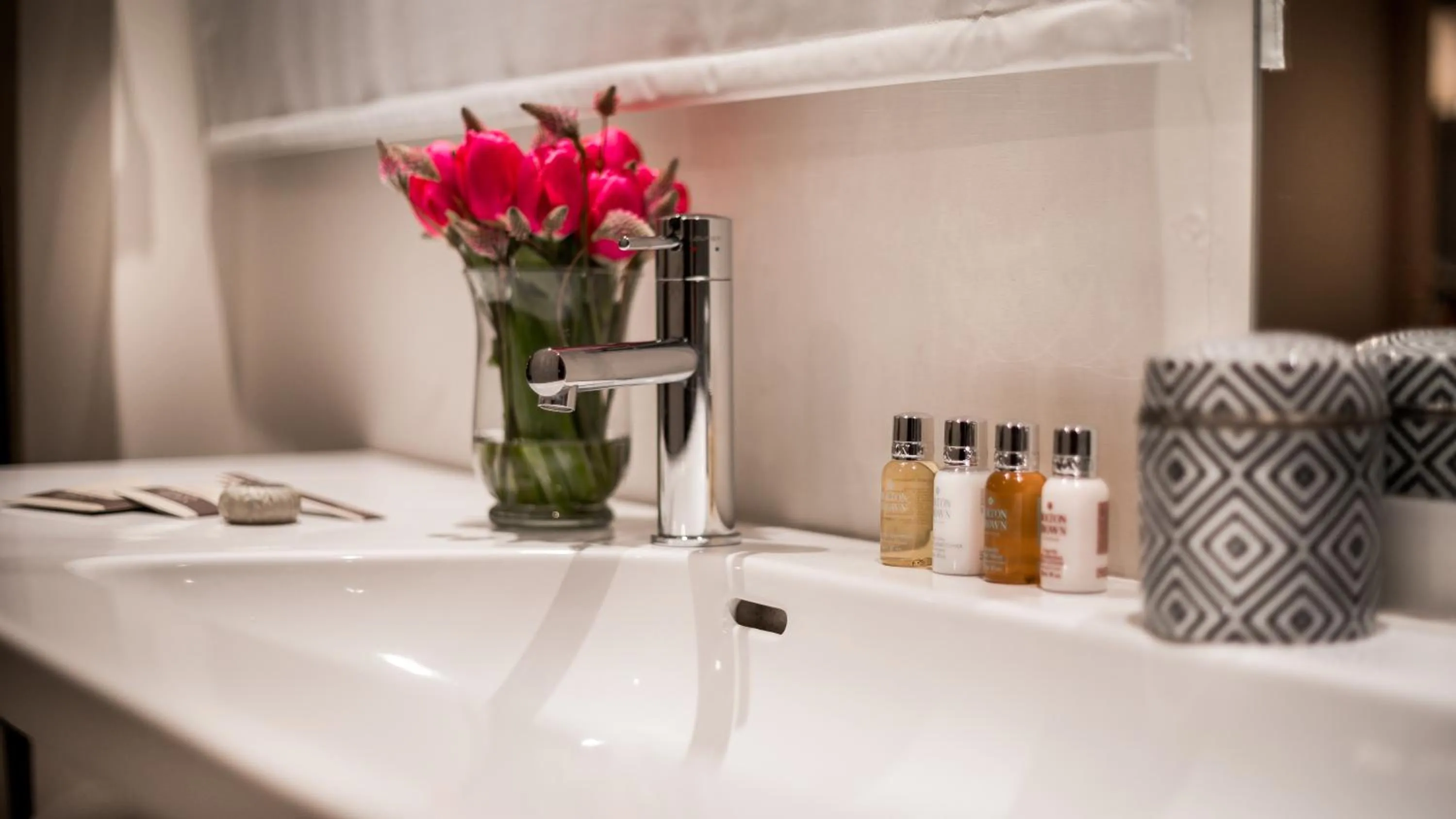 Bathroom in Lear Sense Hotel