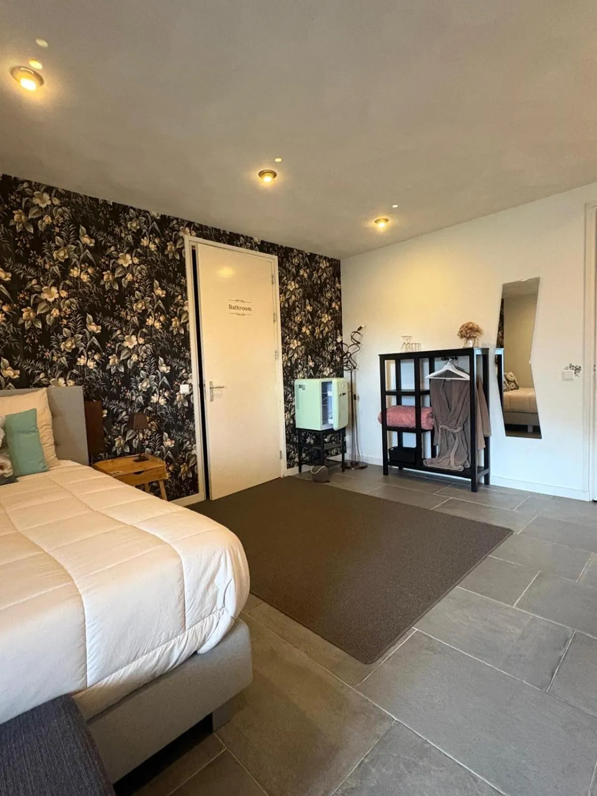 furniture, Bed in Gasterij Hotel Dennenoord