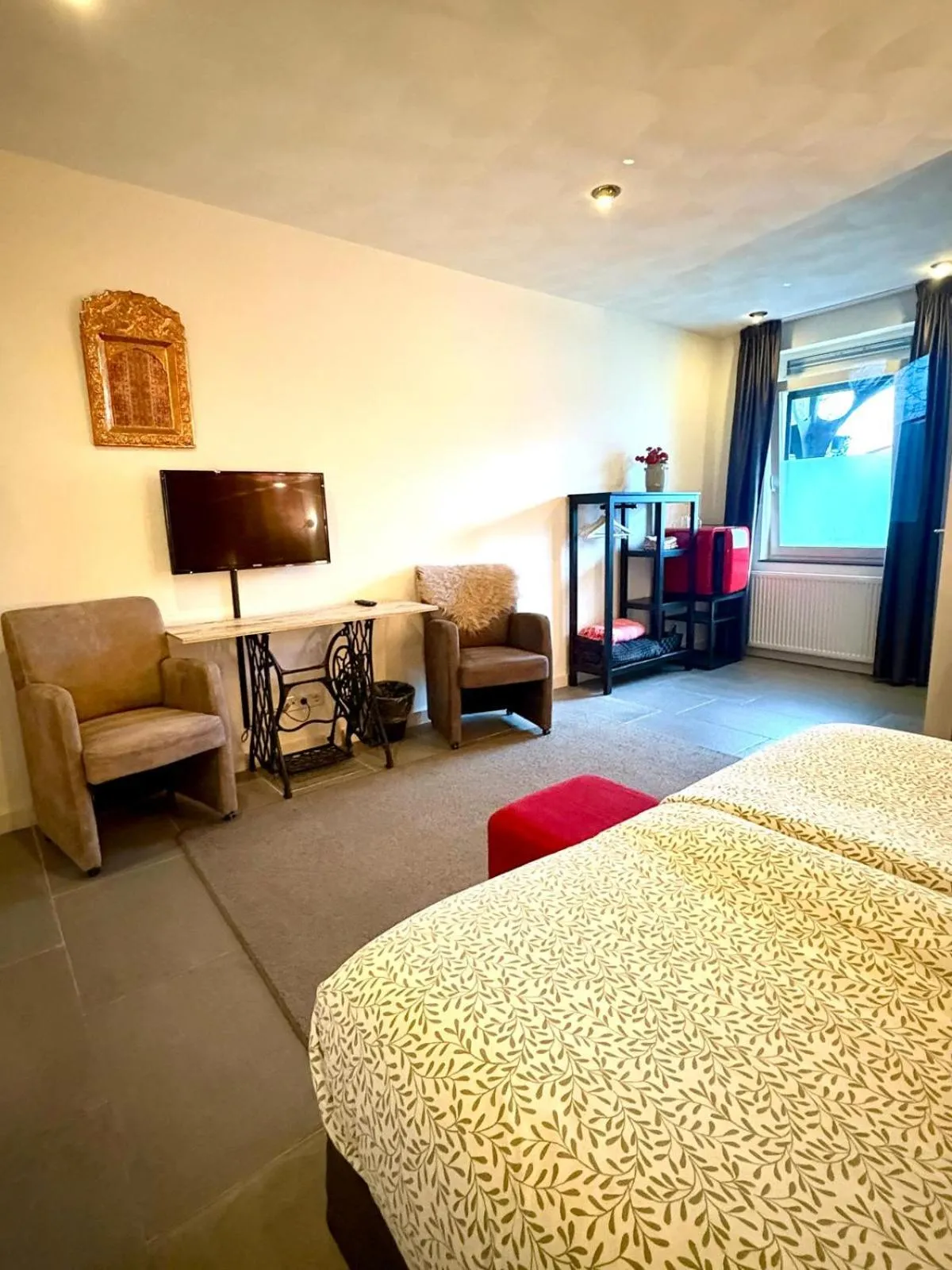 furniture, Bed in Gasterij Hotel Dennenoord