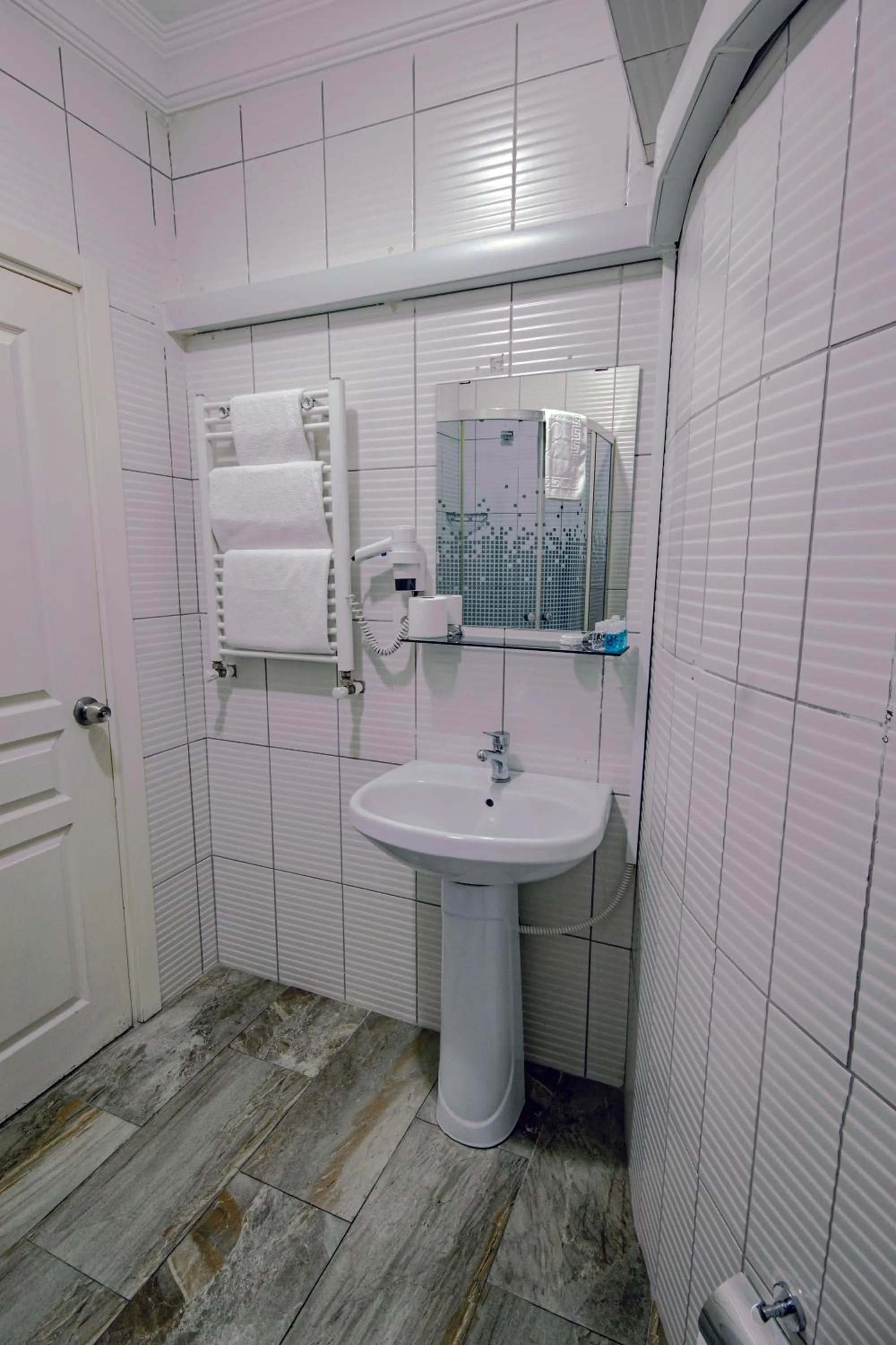 Shower in IQ Hotel Beyoğlu