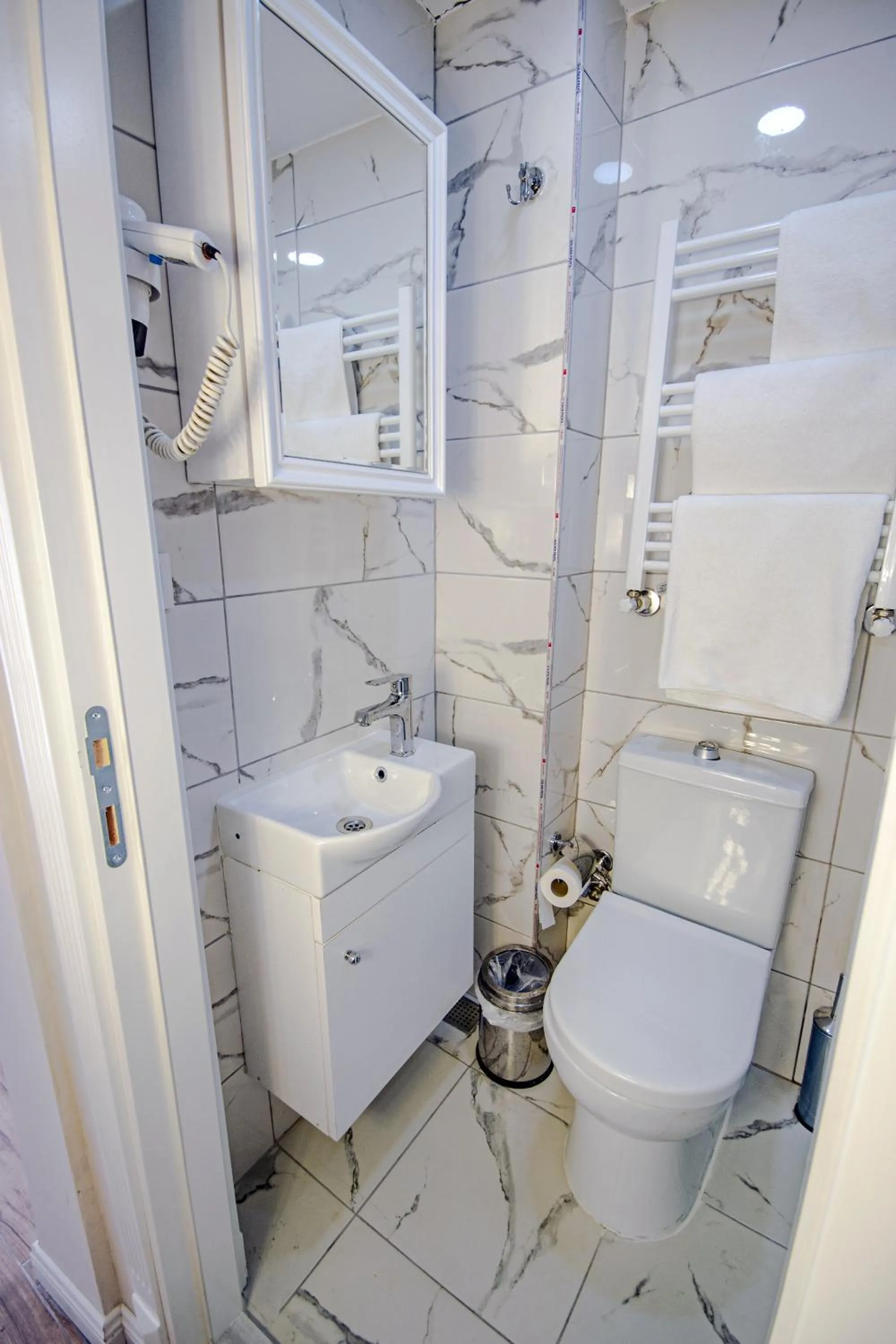 Toilet in IQ Hotel Beyoğlu