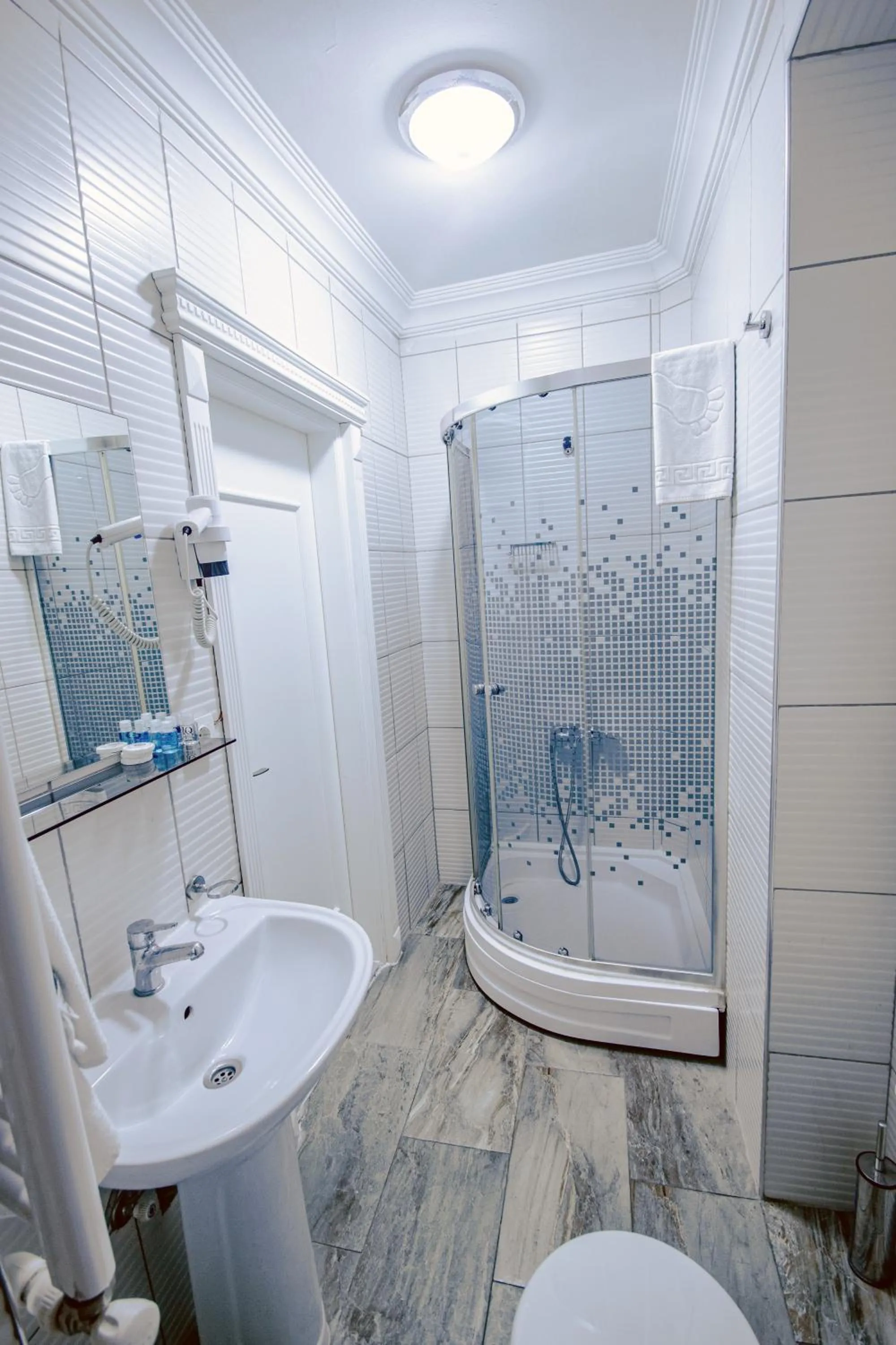 Shower in IQ Hotel Beyoğlu