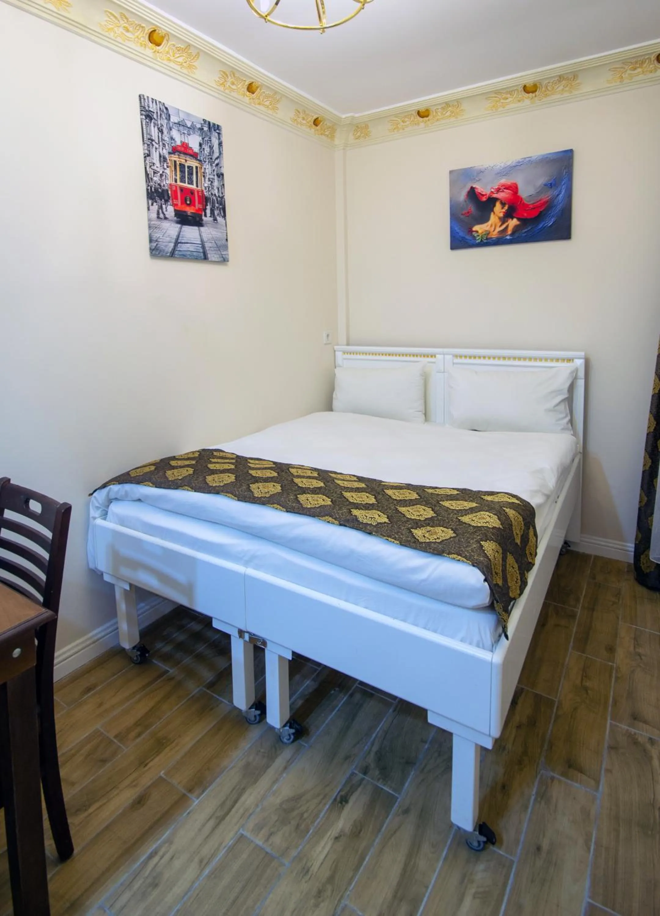 Bed in IQ Hotel Beyoğlu