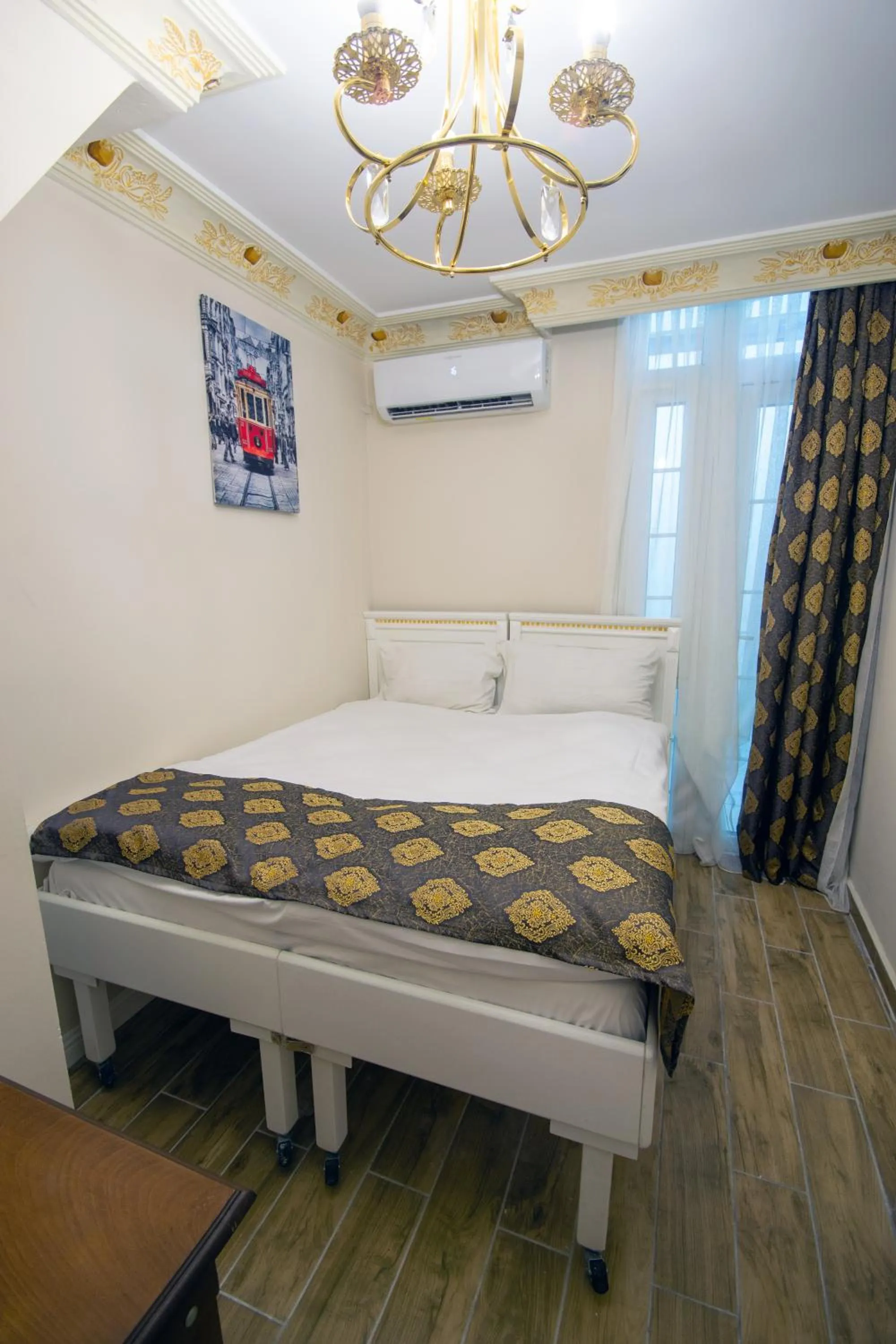 Bedroom, Bed in IQ Hotel Beyoğlu