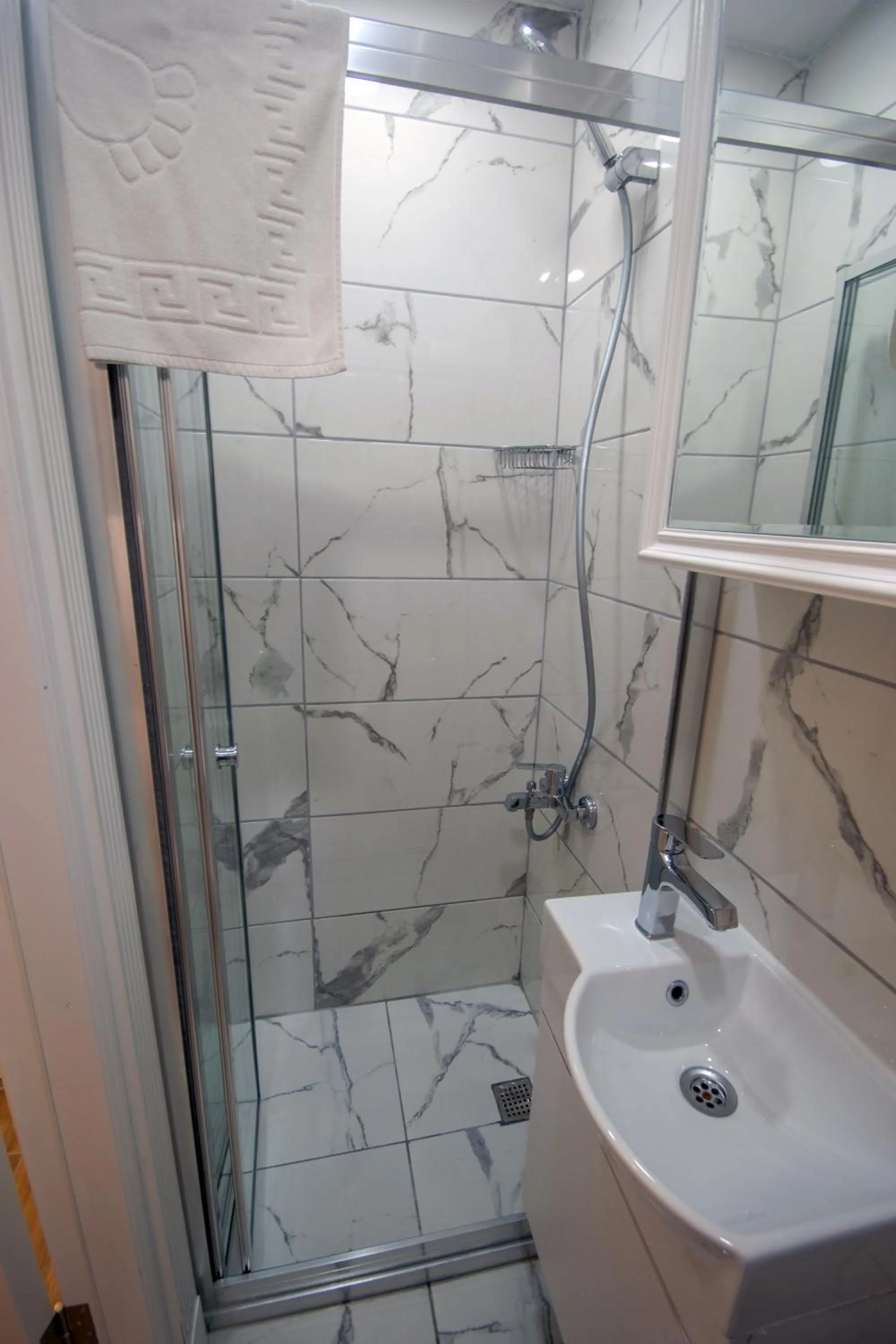 Shower in IQ Hotel Beyoğlu