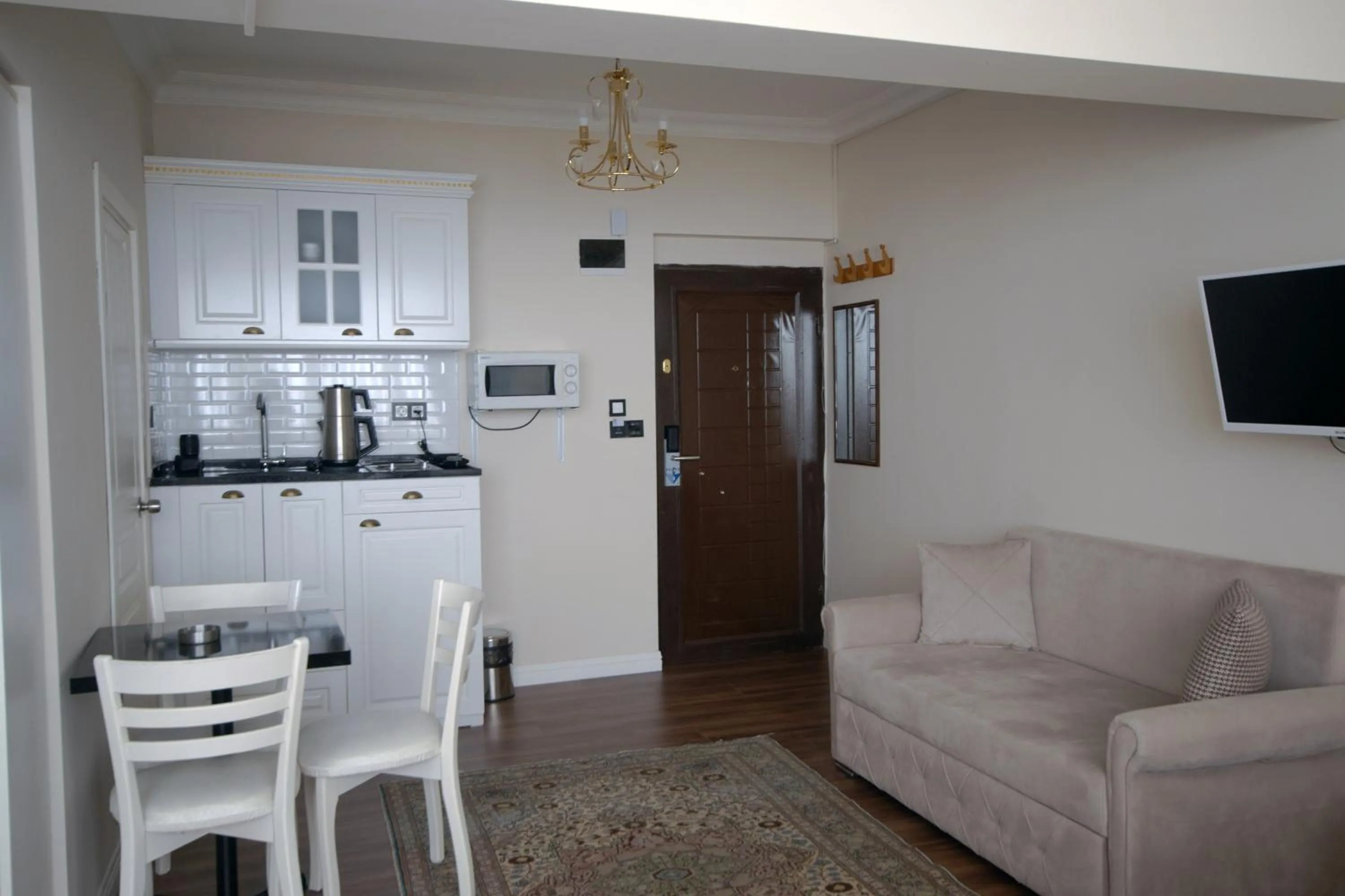 TV and multimedia in IQ Hotel Beyoğlu