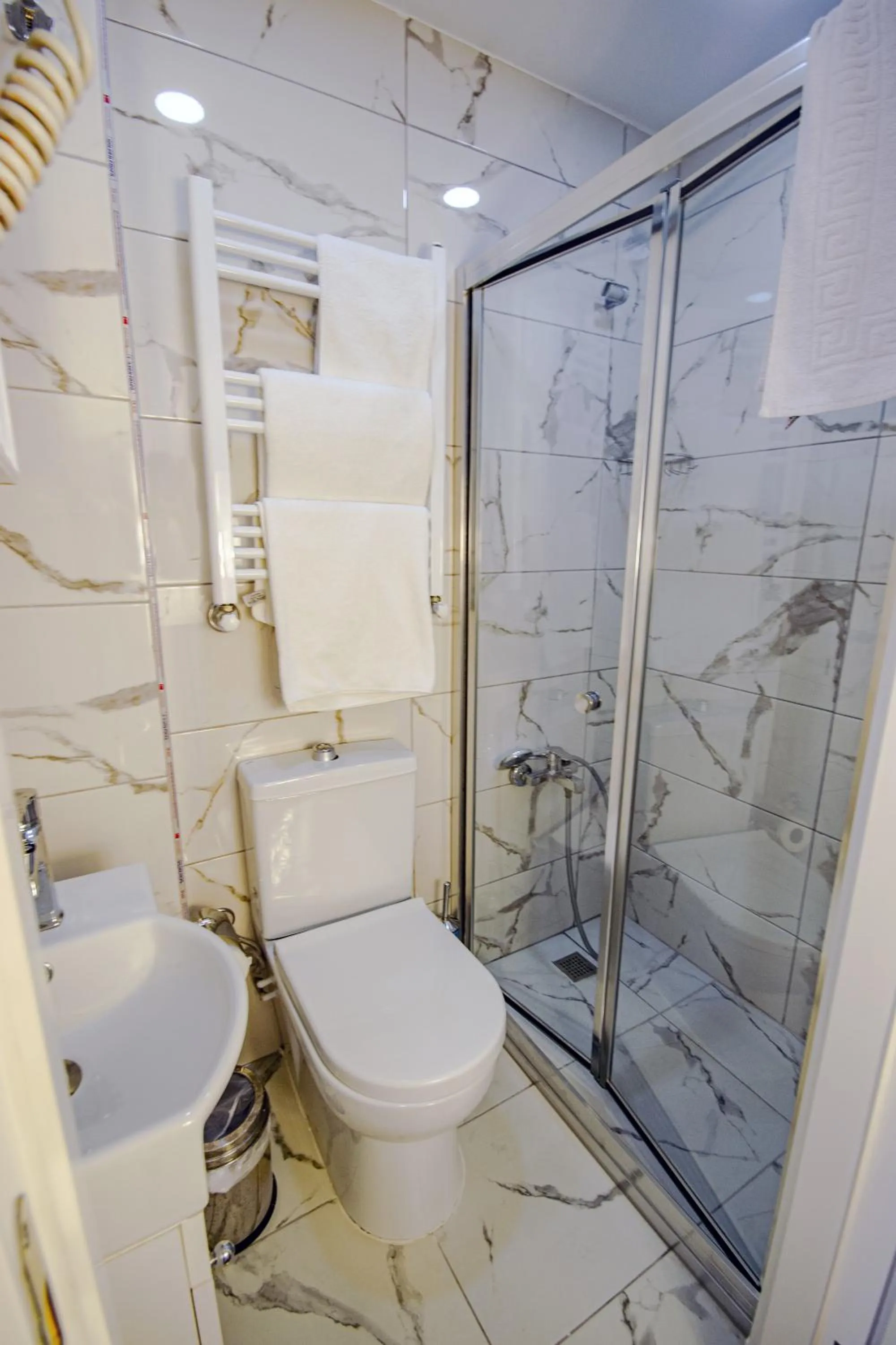 Shower in IQ Hotel Beyoğlu