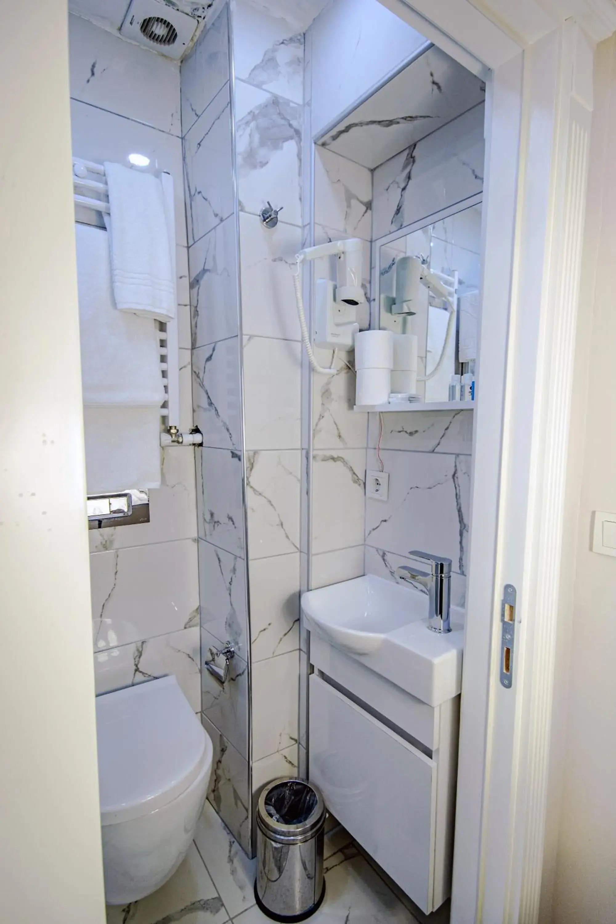 Shower in IQ Hotel Beyoğlu Shower in IQ Hotel Beyoğlu