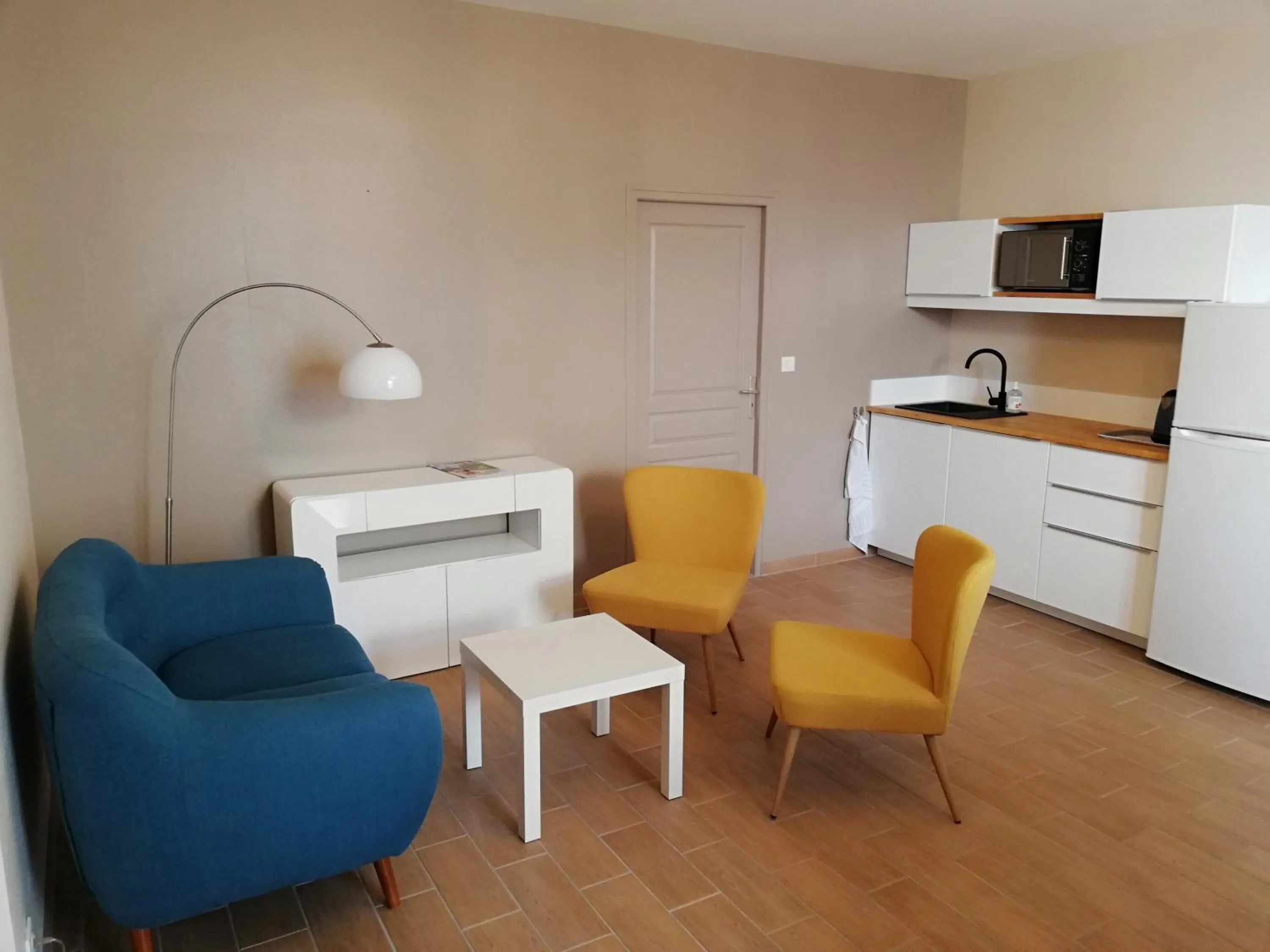 Communal lounge/ TV room in L'Angély - Chambres d'Hôtes