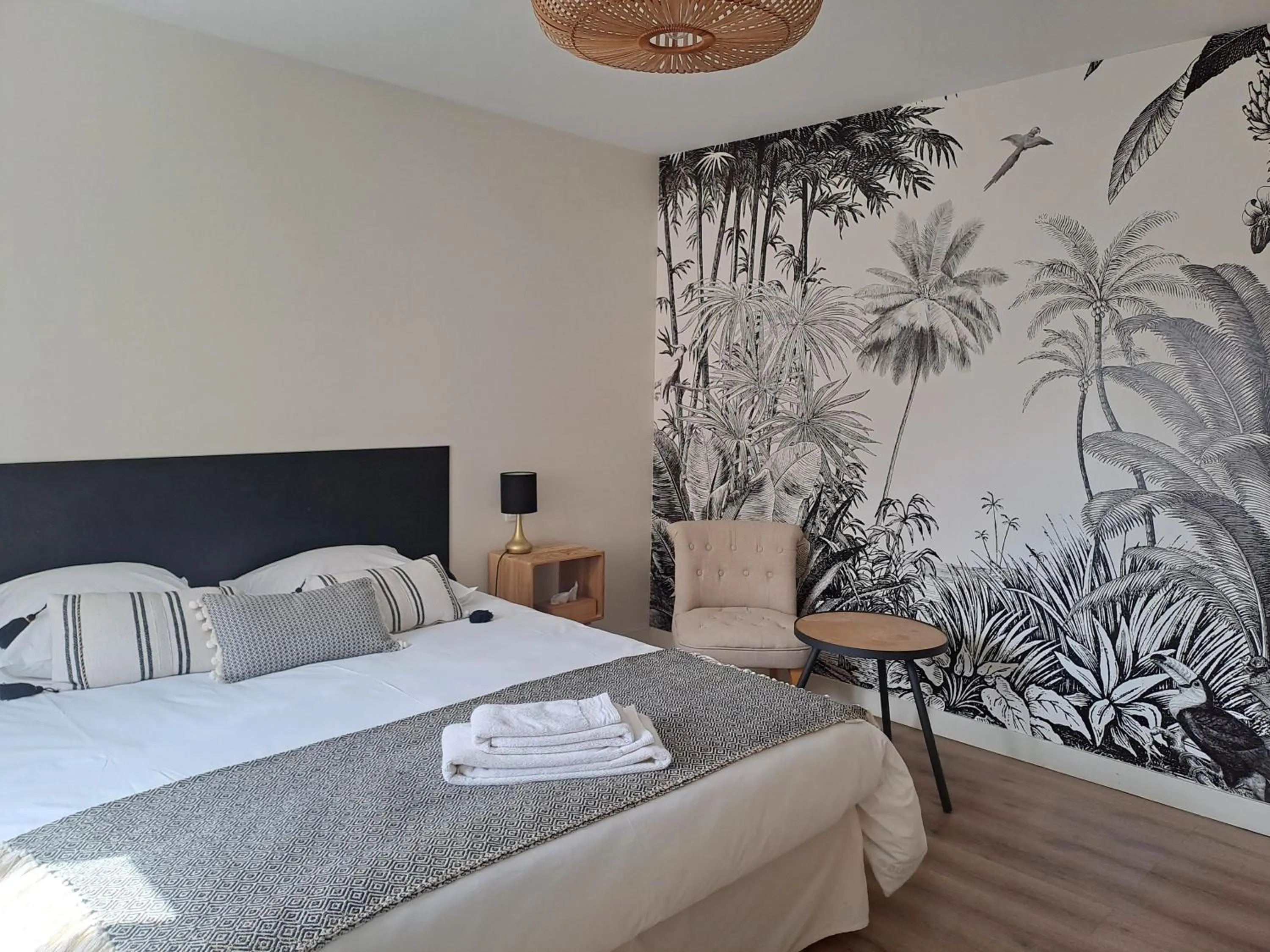 Property building, Bed in L'Angély - Chambres d'Hôtes