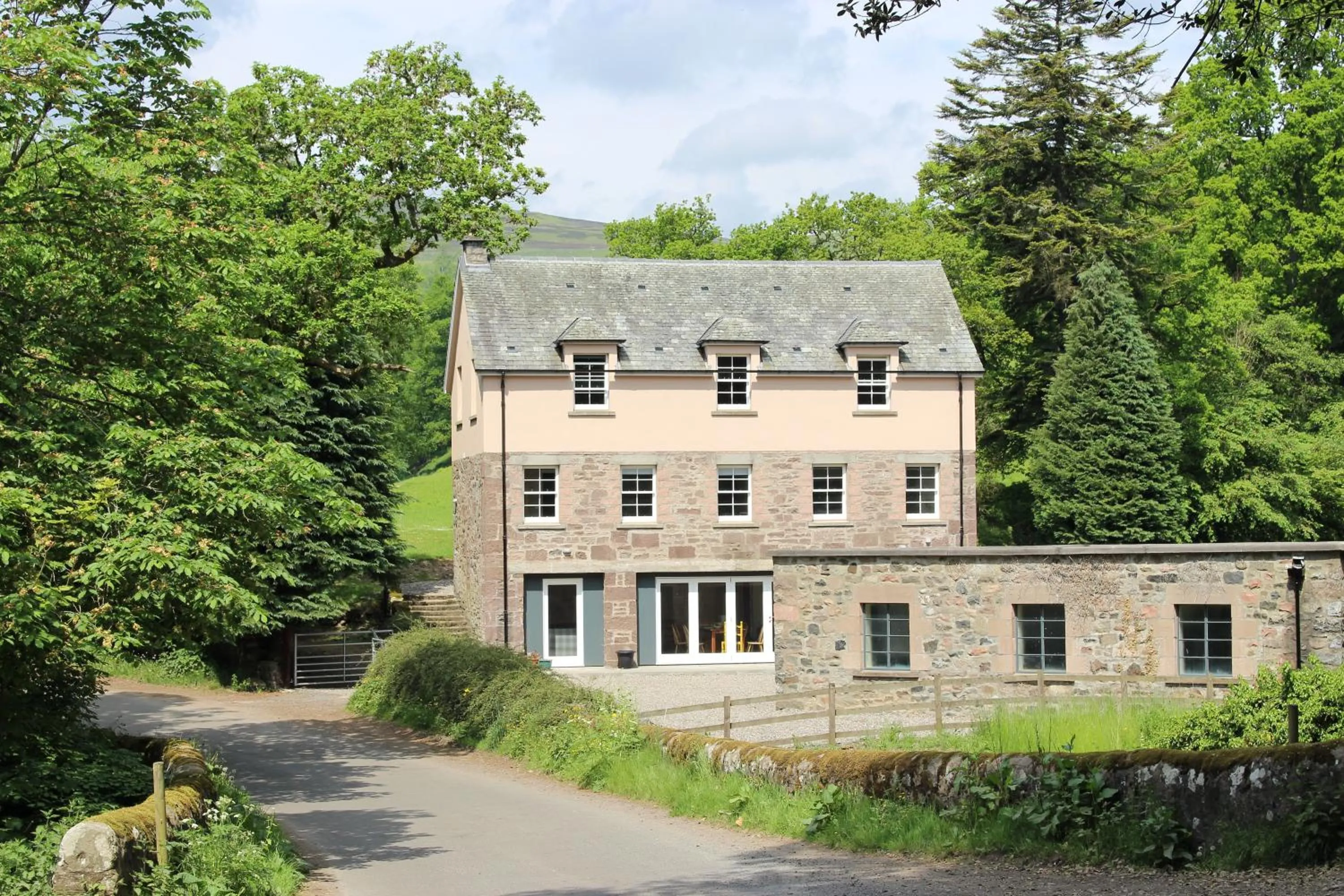 Property building in Mill House Monzie