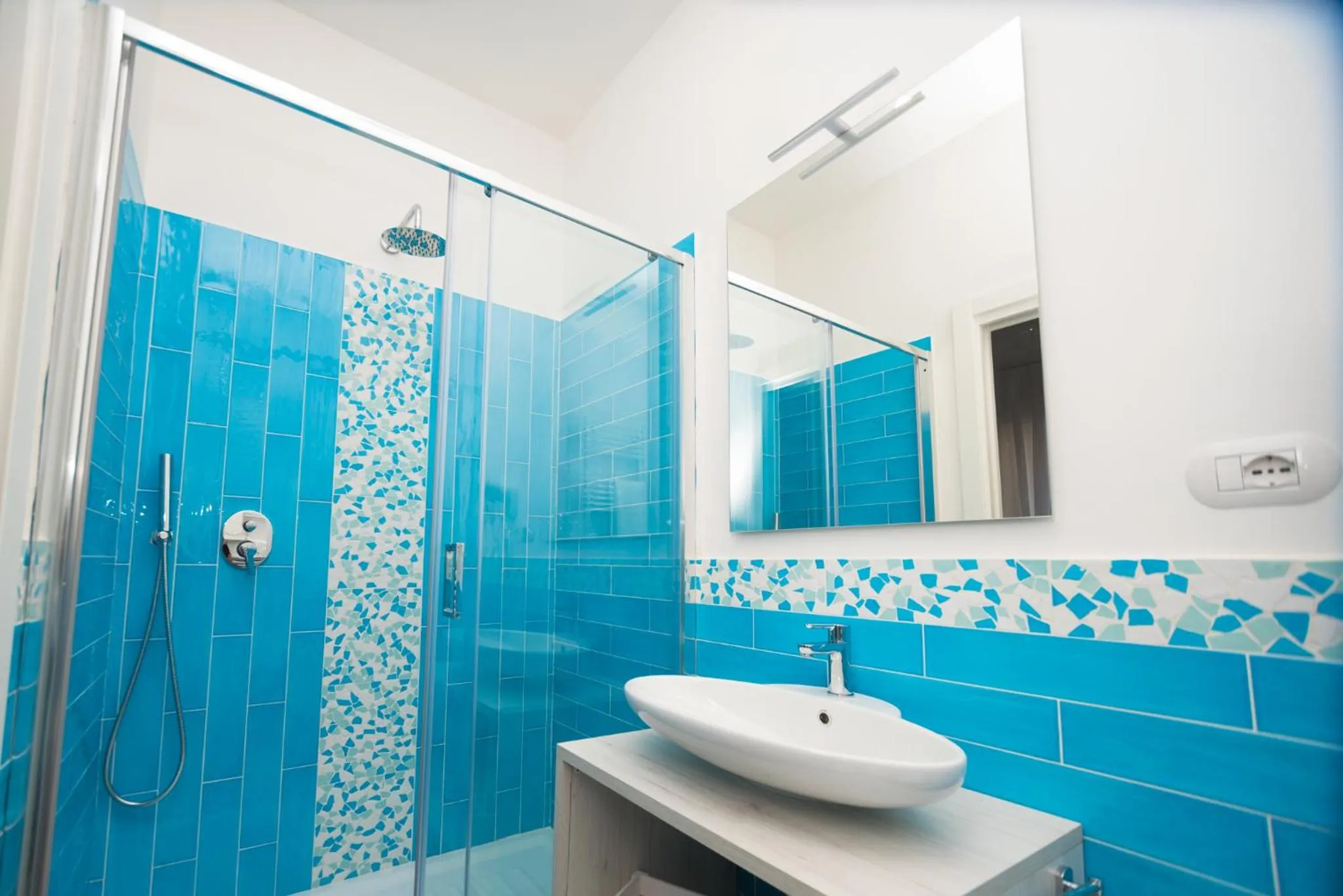 Shower in Chiaro di Luna