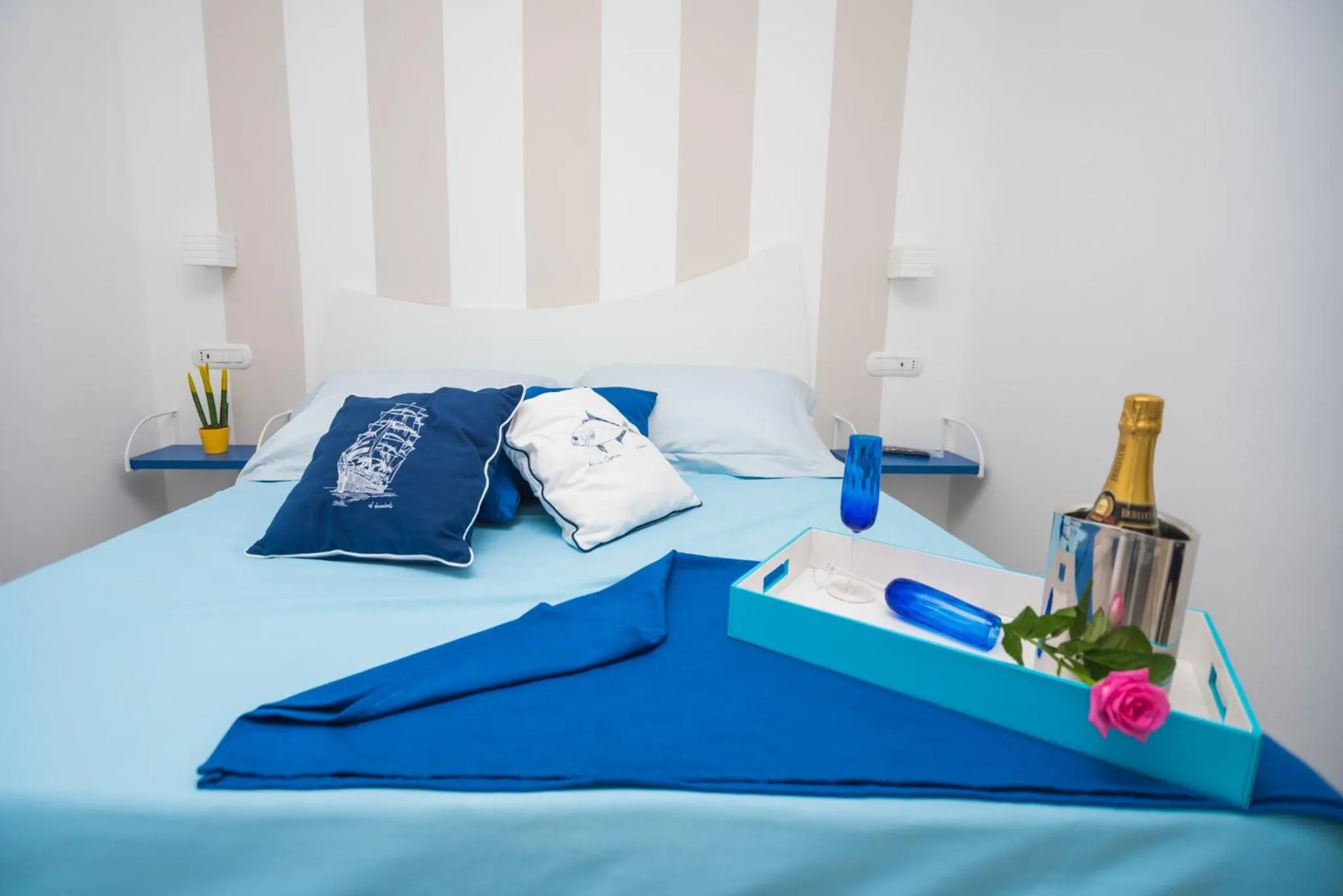 Bedroom, Bed in Chiaro di Luna