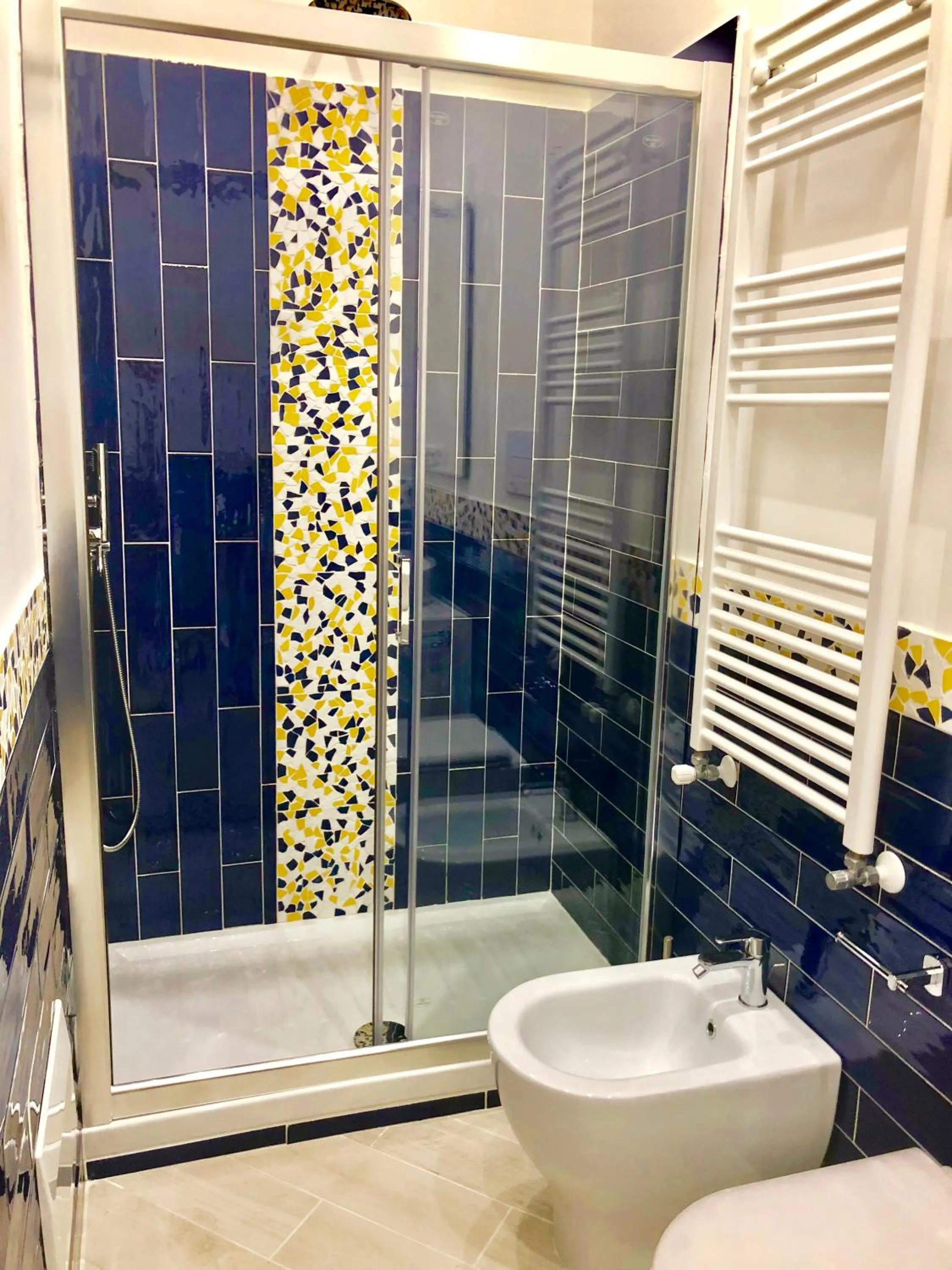 Shower in Chiaro di Luna