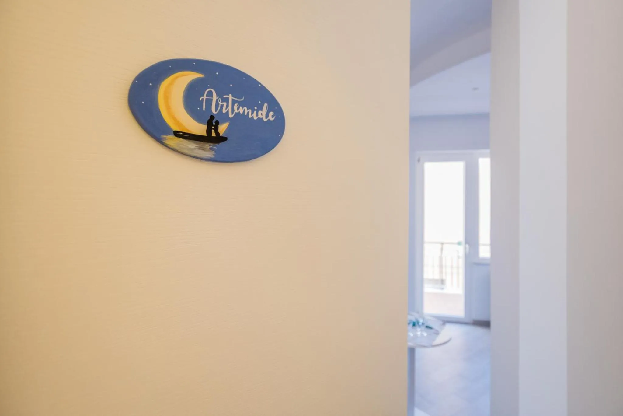 Decorative detail in Chiaro di Luna