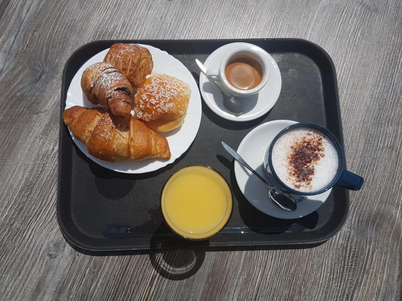 Breakfast in Chiaro di Luna