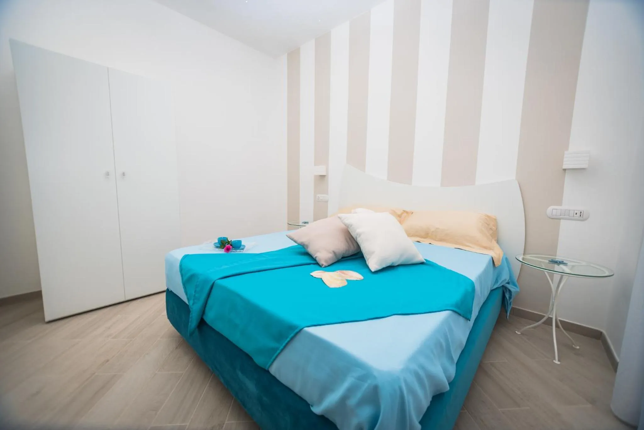 Bedroom, Bed in Chiaro di Luna