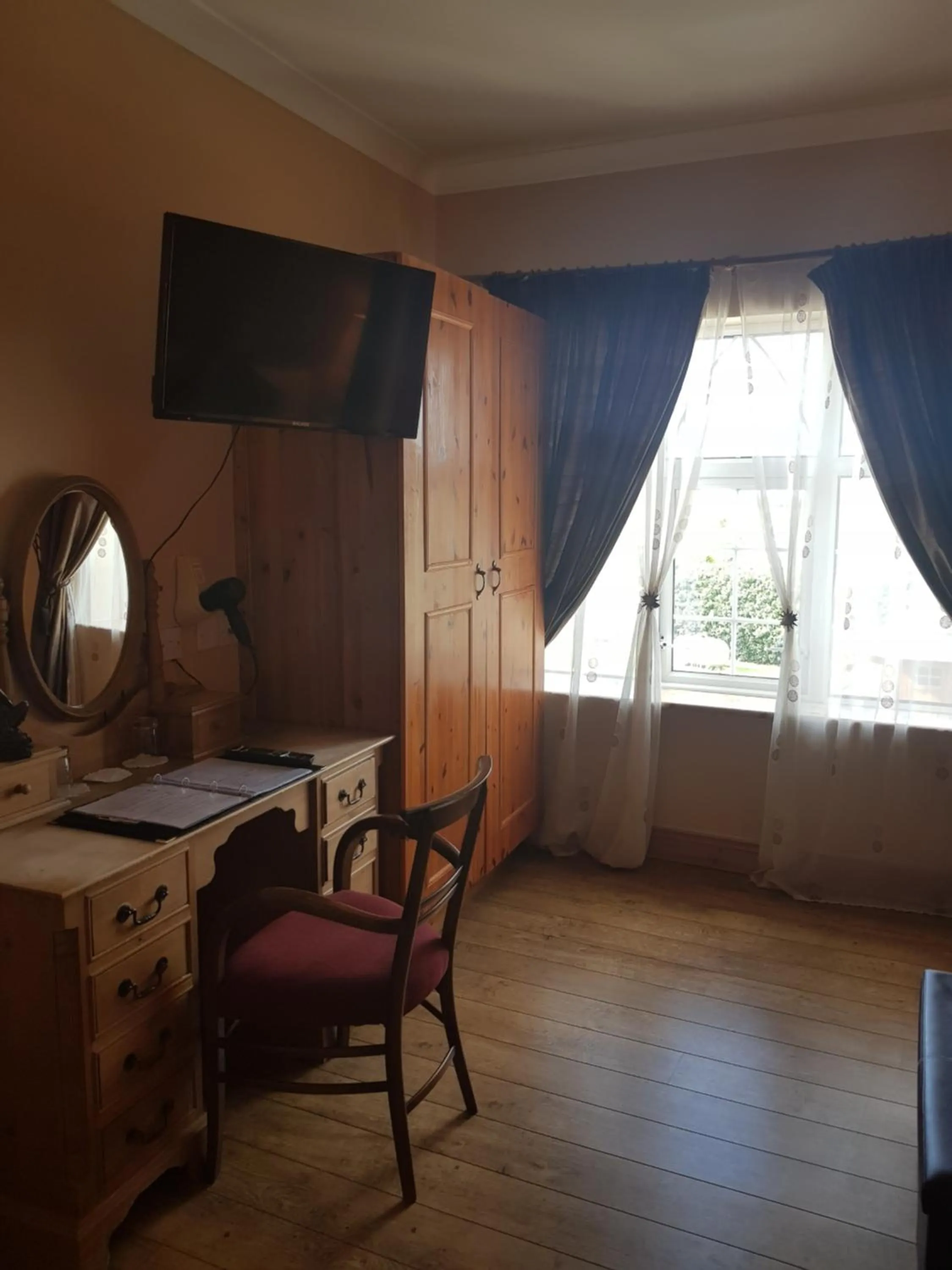 TV and multimedia in The Old Bank Bruff Family Town House