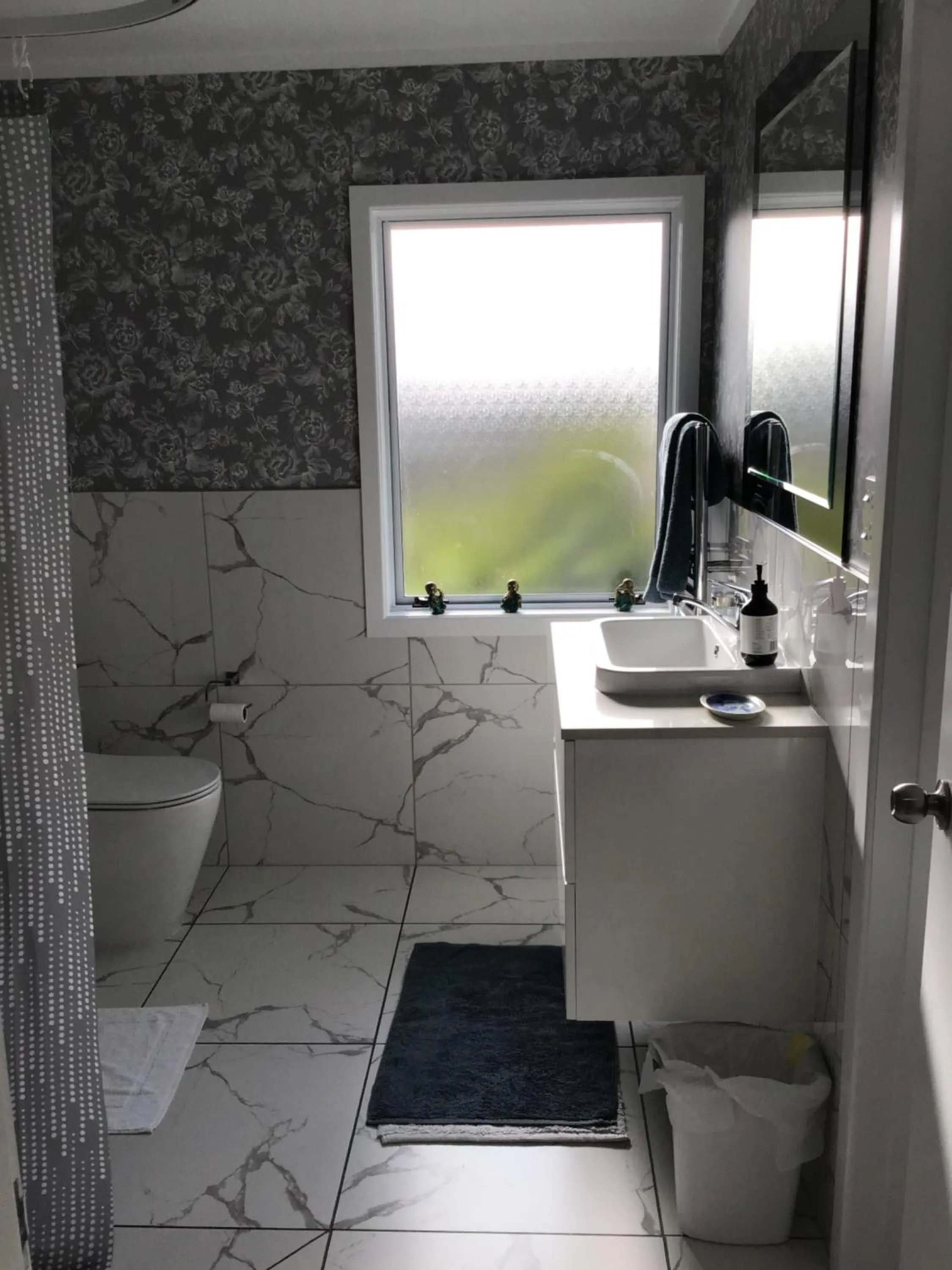 Bathroom in Fossil Coast B&B